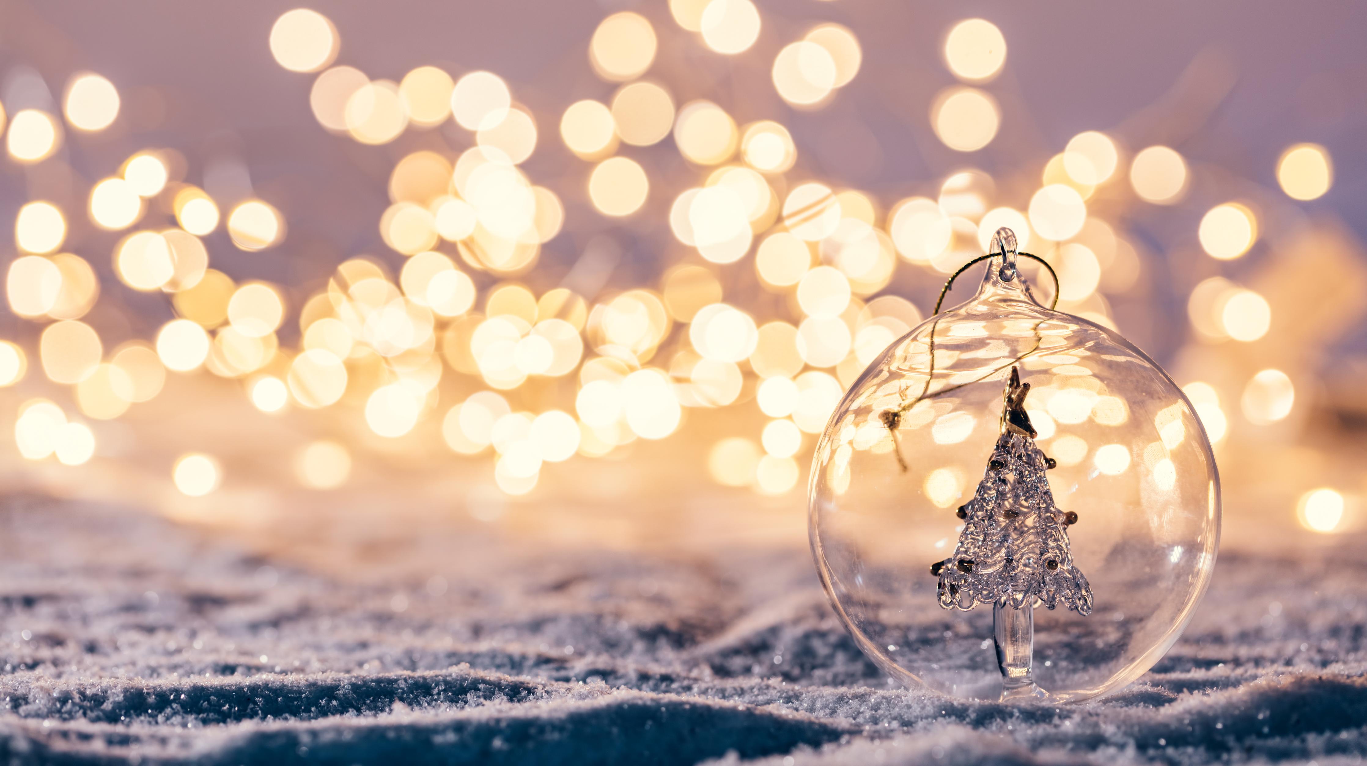 Duschrückwand-Winterliche Weihnachtskugel mit Baum-Motiv