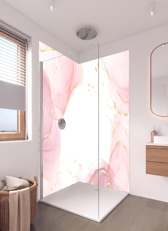 Duschrückwand - Zarte Rosa Blumen mit Goldakzenten Kunst in hellem Badezimmer mit Regenduschkopf  - zweiteilige Eck-Duschrückwand