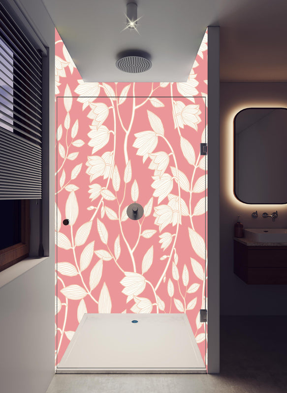 Duschrückwand - Zartrosa Tapete mit elegantem Blattmuster in hellem Badezimmer mit Regenduschkopf  - zweiteilige Eck-Duschrückwand