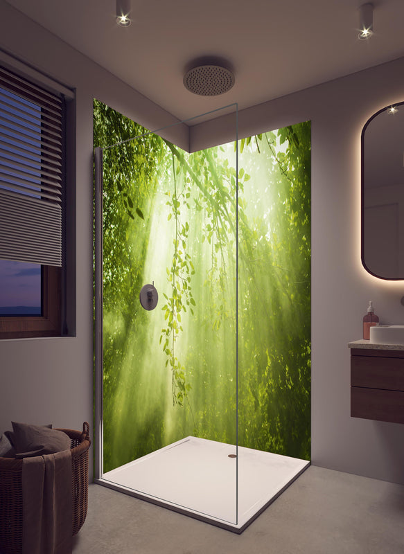 Duschrückwand - mystischer Grüner Wald mit Sonnenstrahl in hellem Badezimmer mit Regenduschkopf  - zweiteilige Eck-Duschrückwand