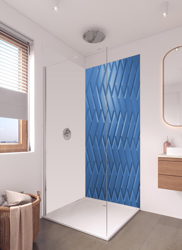 Duschrückwand - phantomblaue matte Keramikfliesen in hellem Badezimmer mit Regenduschkopf  - zweiteilige Eck-Duschrückwand