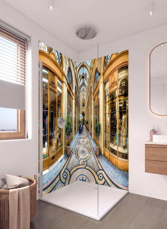 Duschrückwand - prachtvolle Galerie Vivienne in hellem Badezimmer mit Regenduschkopf  - zweiteilige Eck-Duschrückwand