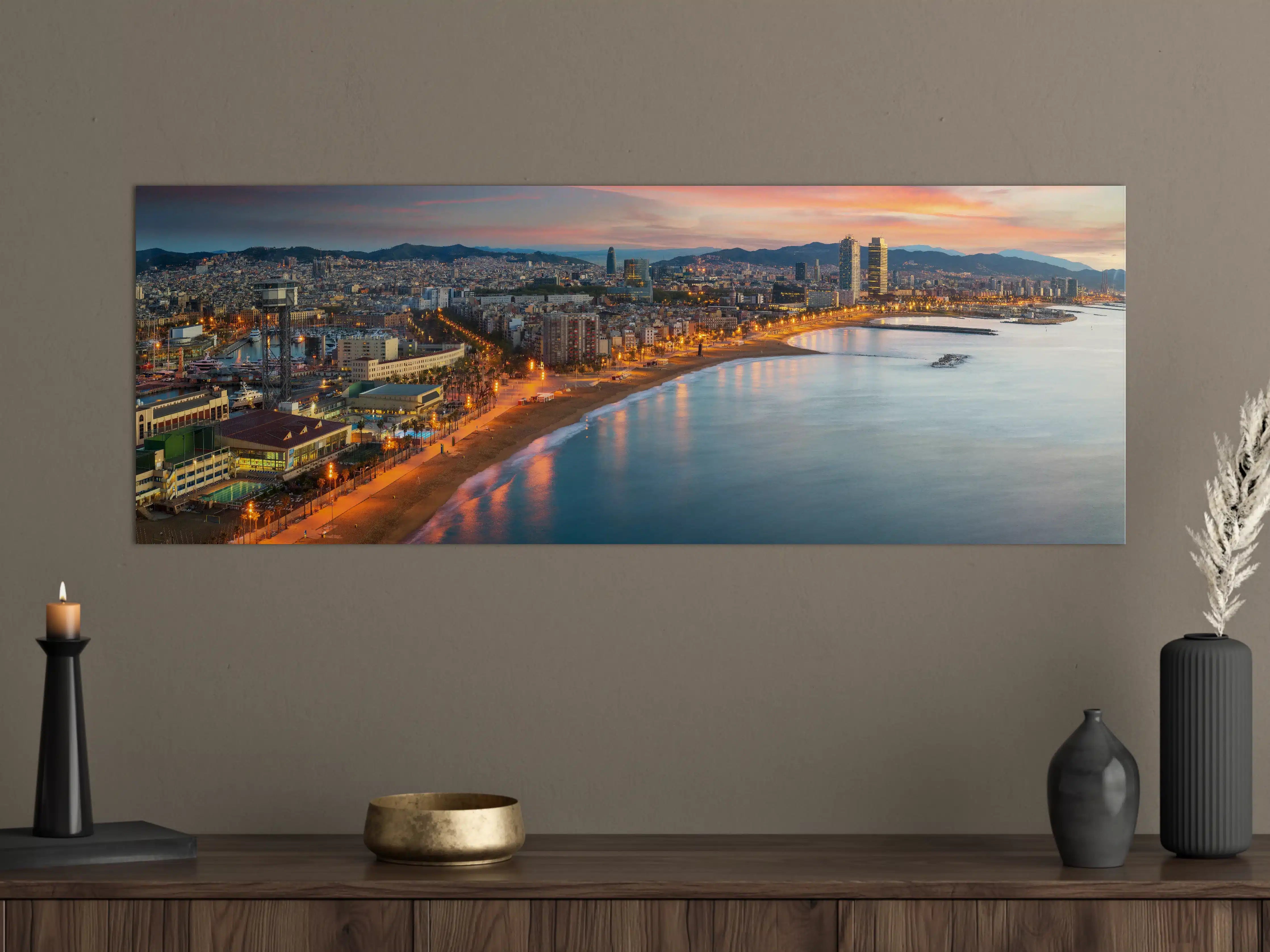 Große Wandbilder - Abendliche Skyline mit Stadtlichtern am Meer