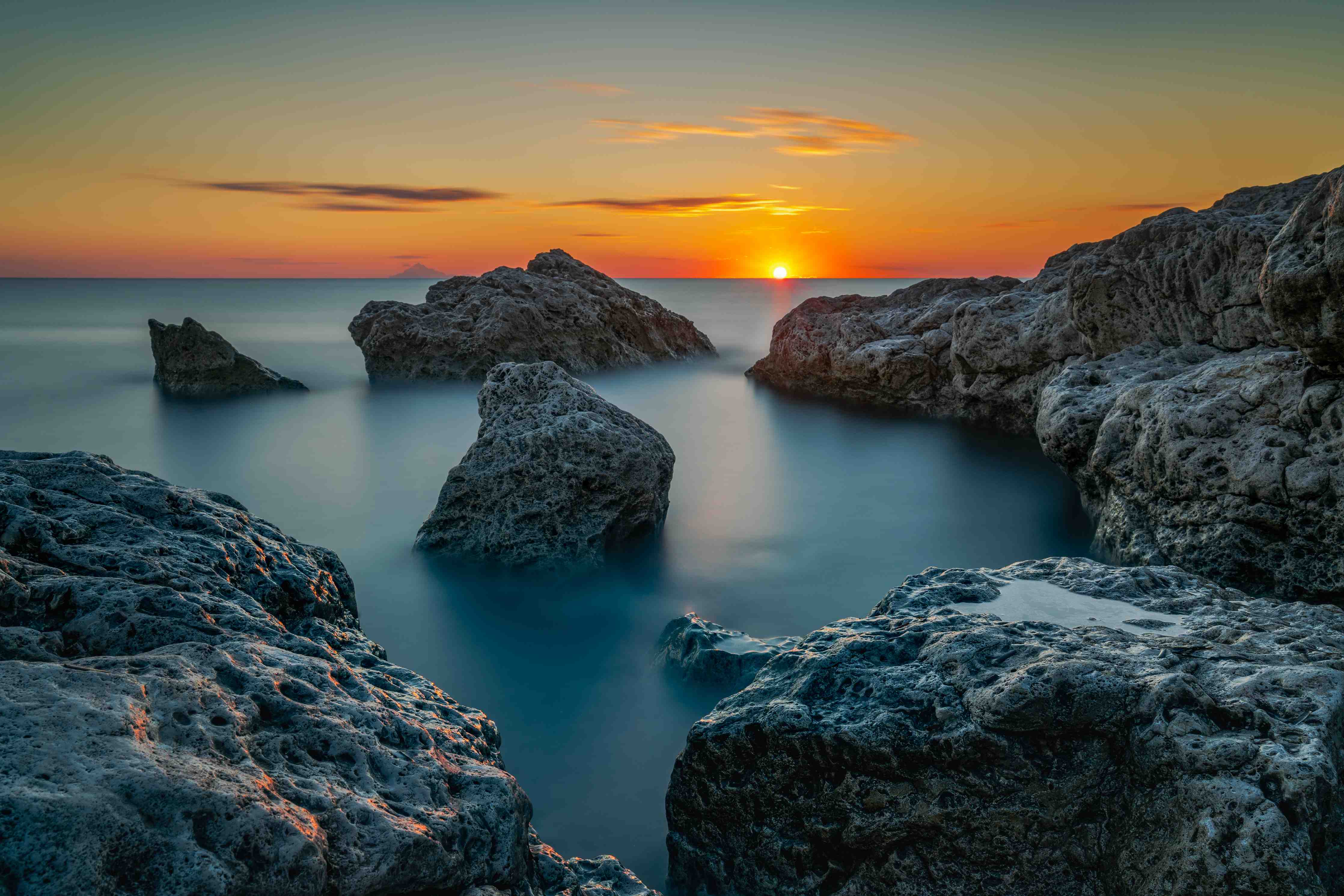 Große Wandbilder-Abendlicher Sonnenuntergang über Felsen