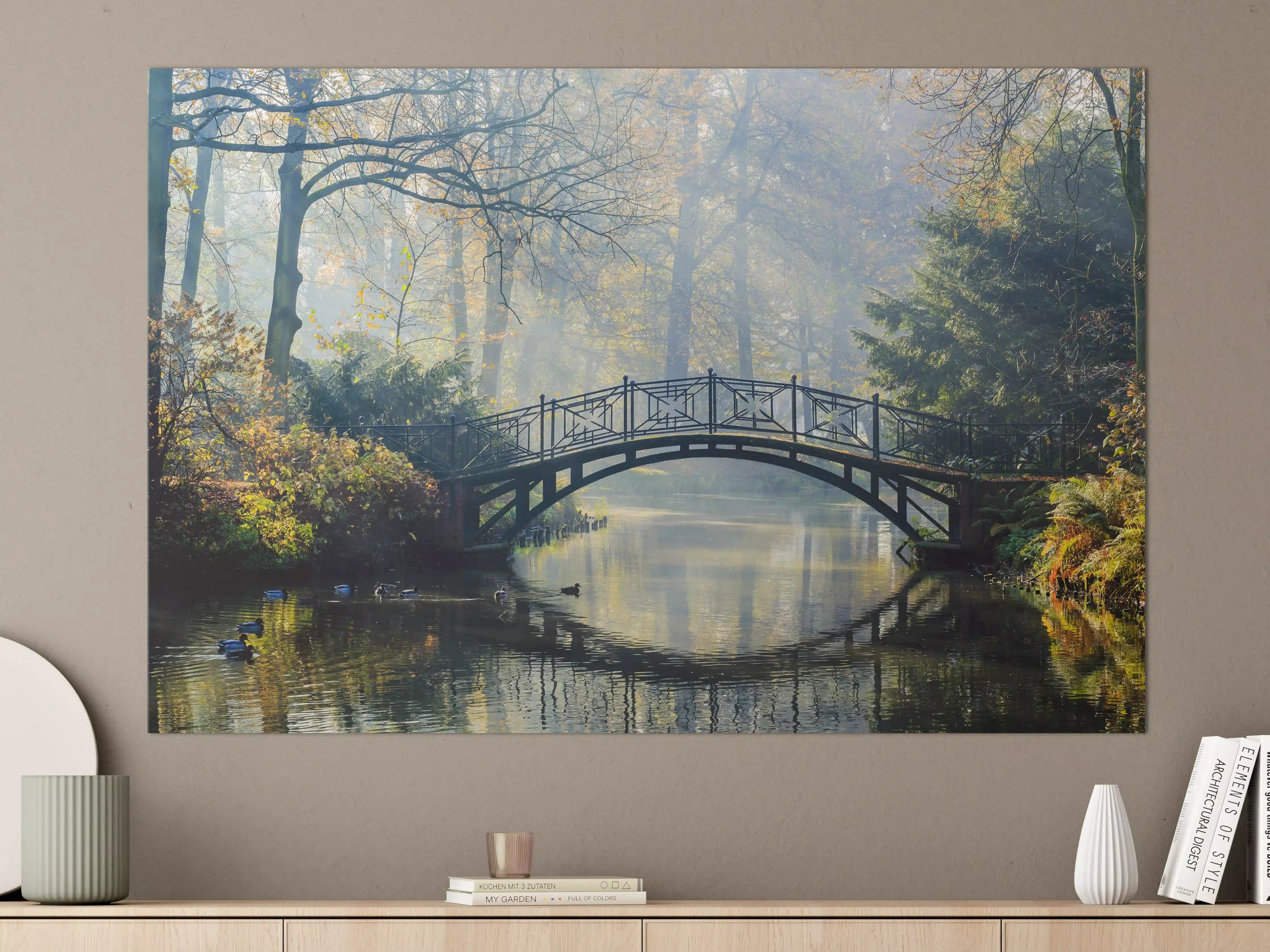 Große Wandbilder - Alte Brücke im herbstlich nebligen Park