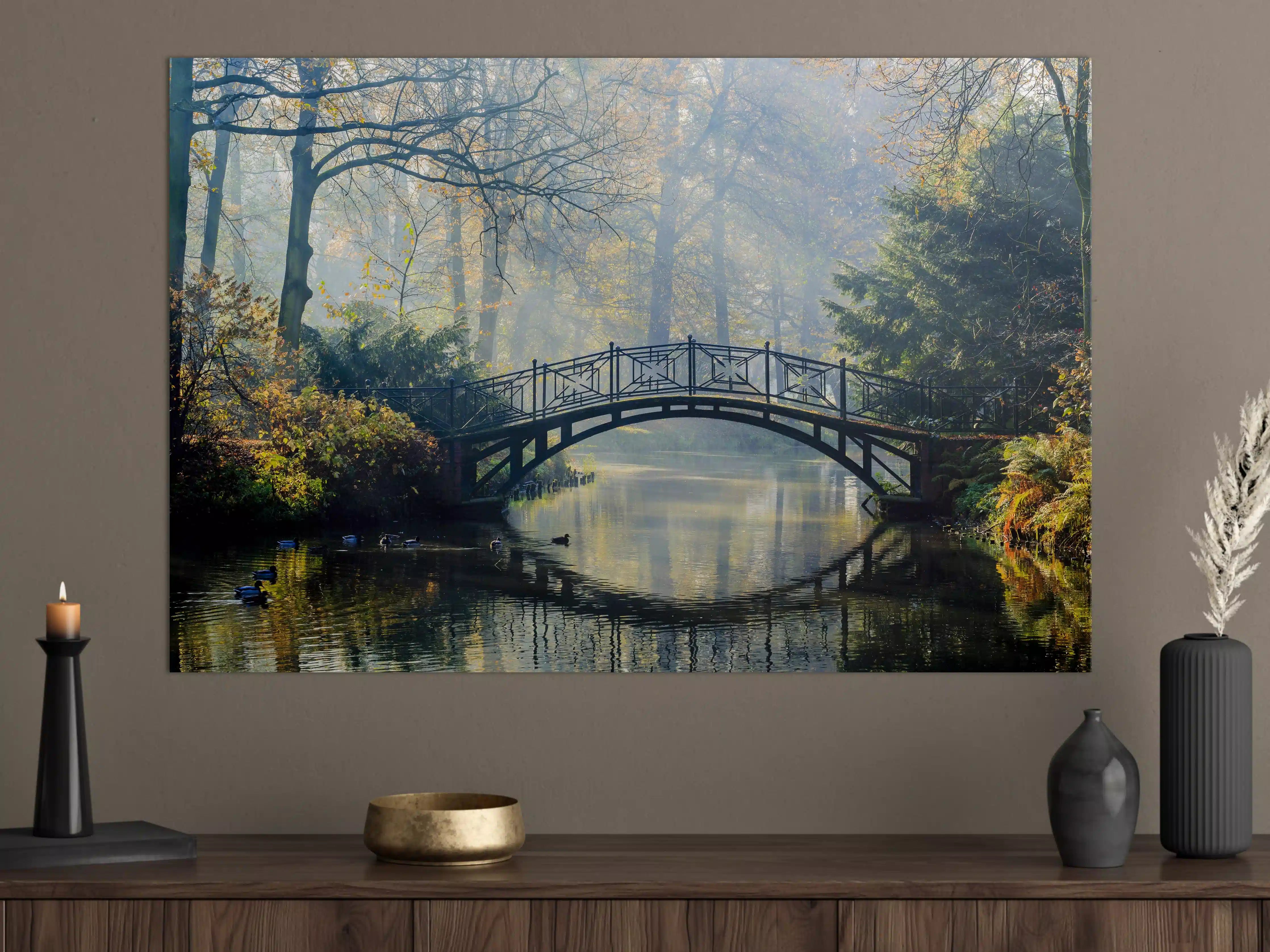 Große Wandbilder - Alte Brücke im herbstlich nebligen Park