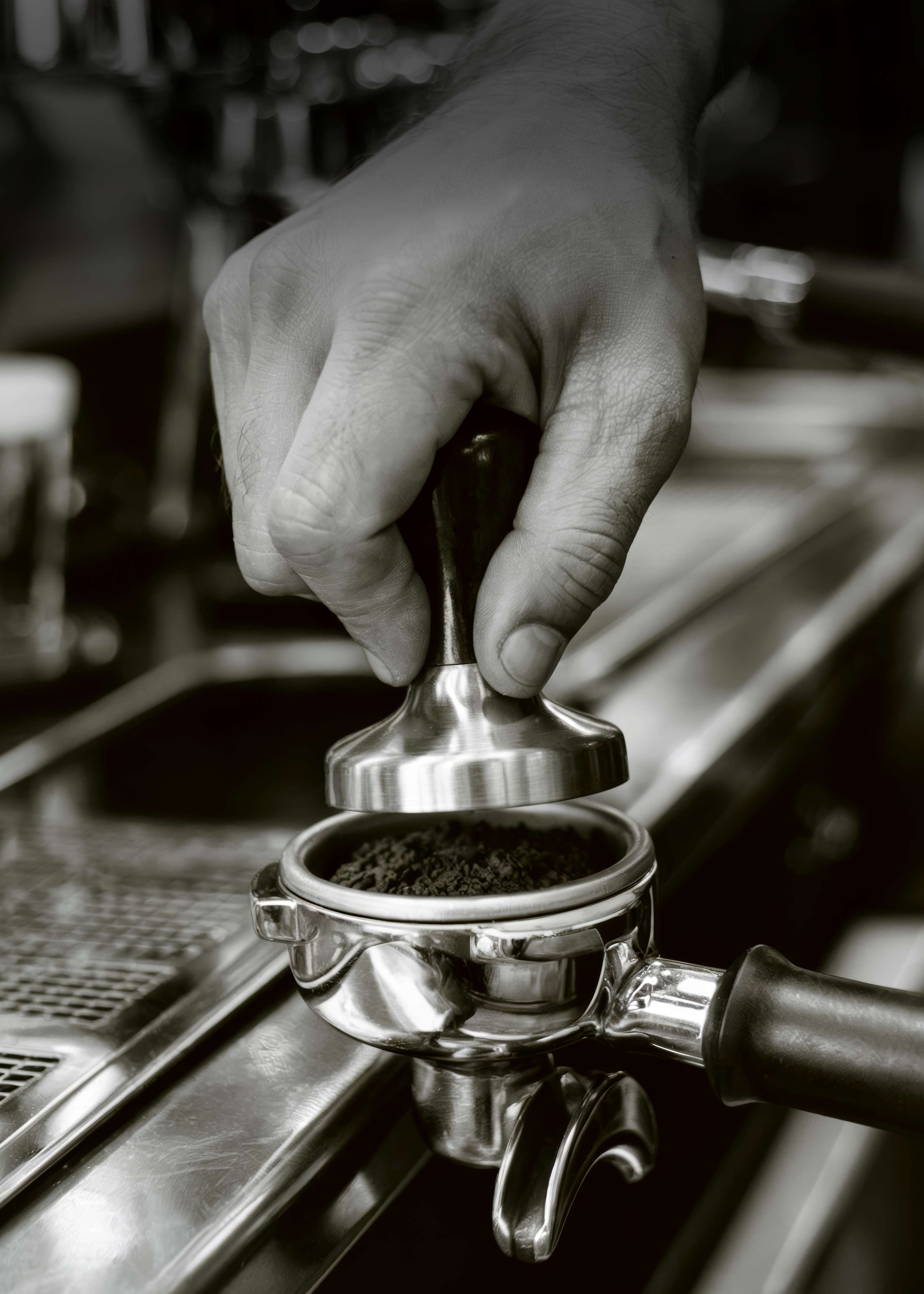 Große Wandbilder-Barista bereitet Espresso zu