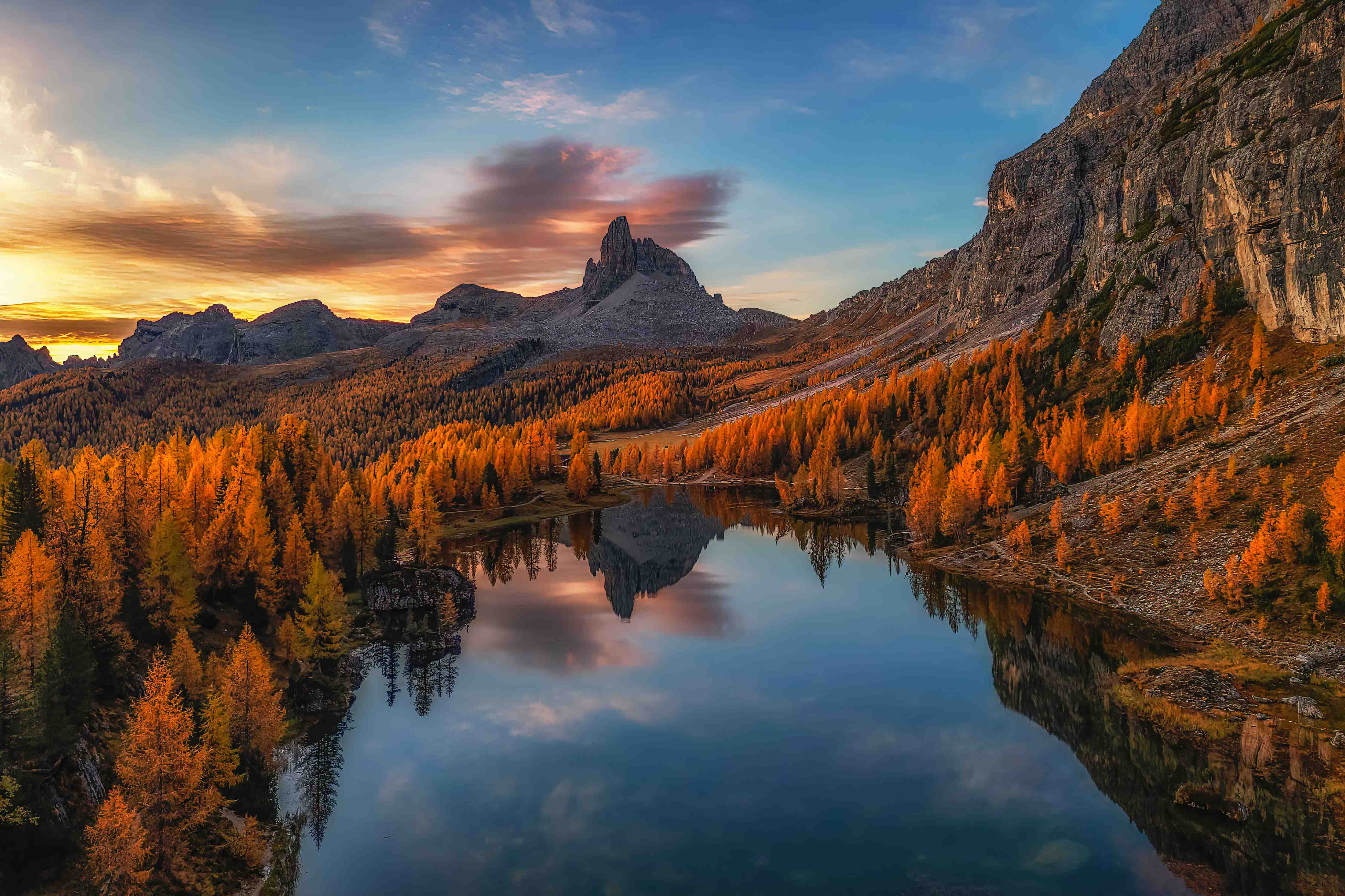 Große Wandbilder-Bergsee im Herbst bei Sonnenuntergang