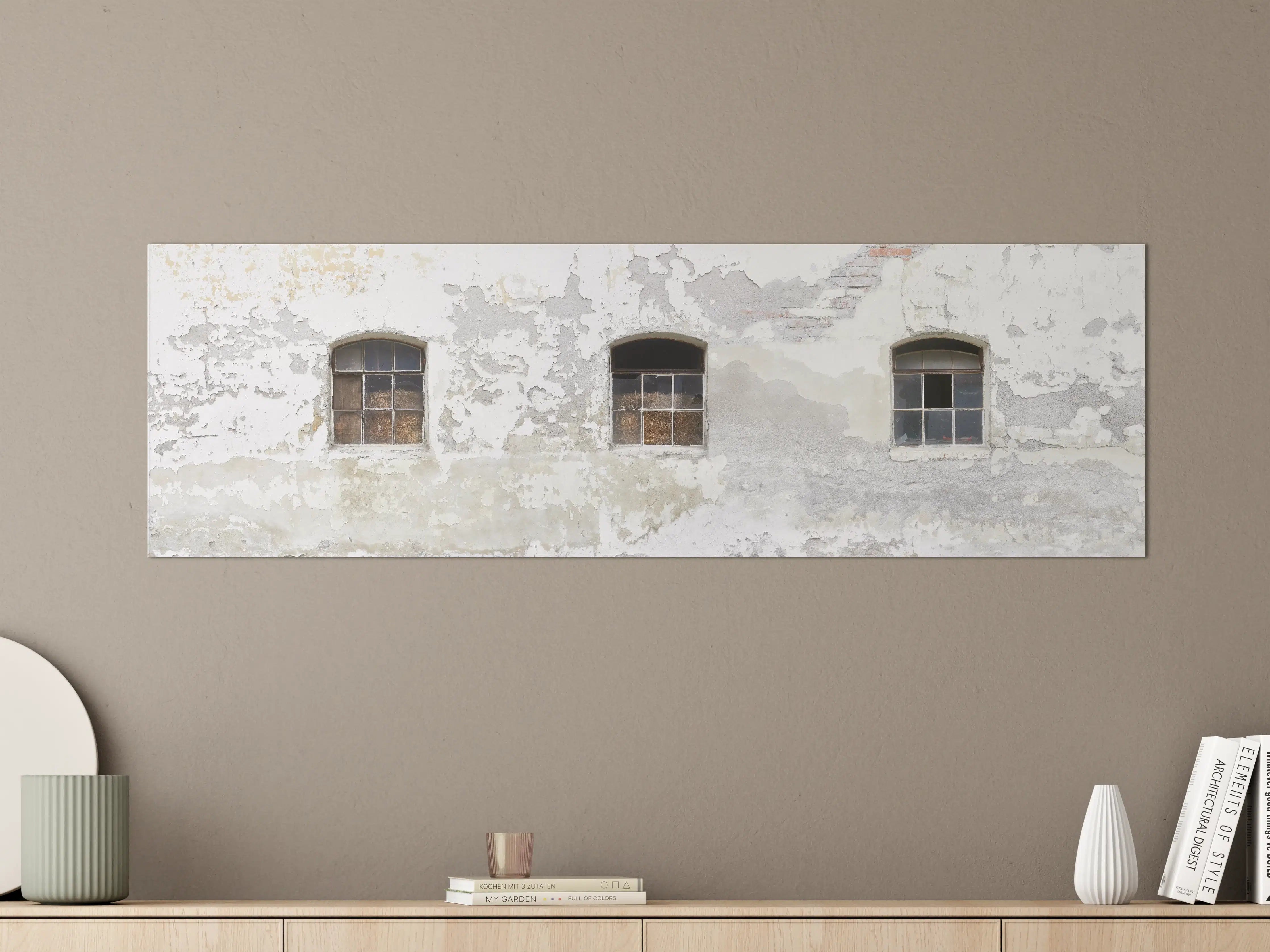 Große Wandbilder - Beschädigte Fenster einer veralteten Hauswand