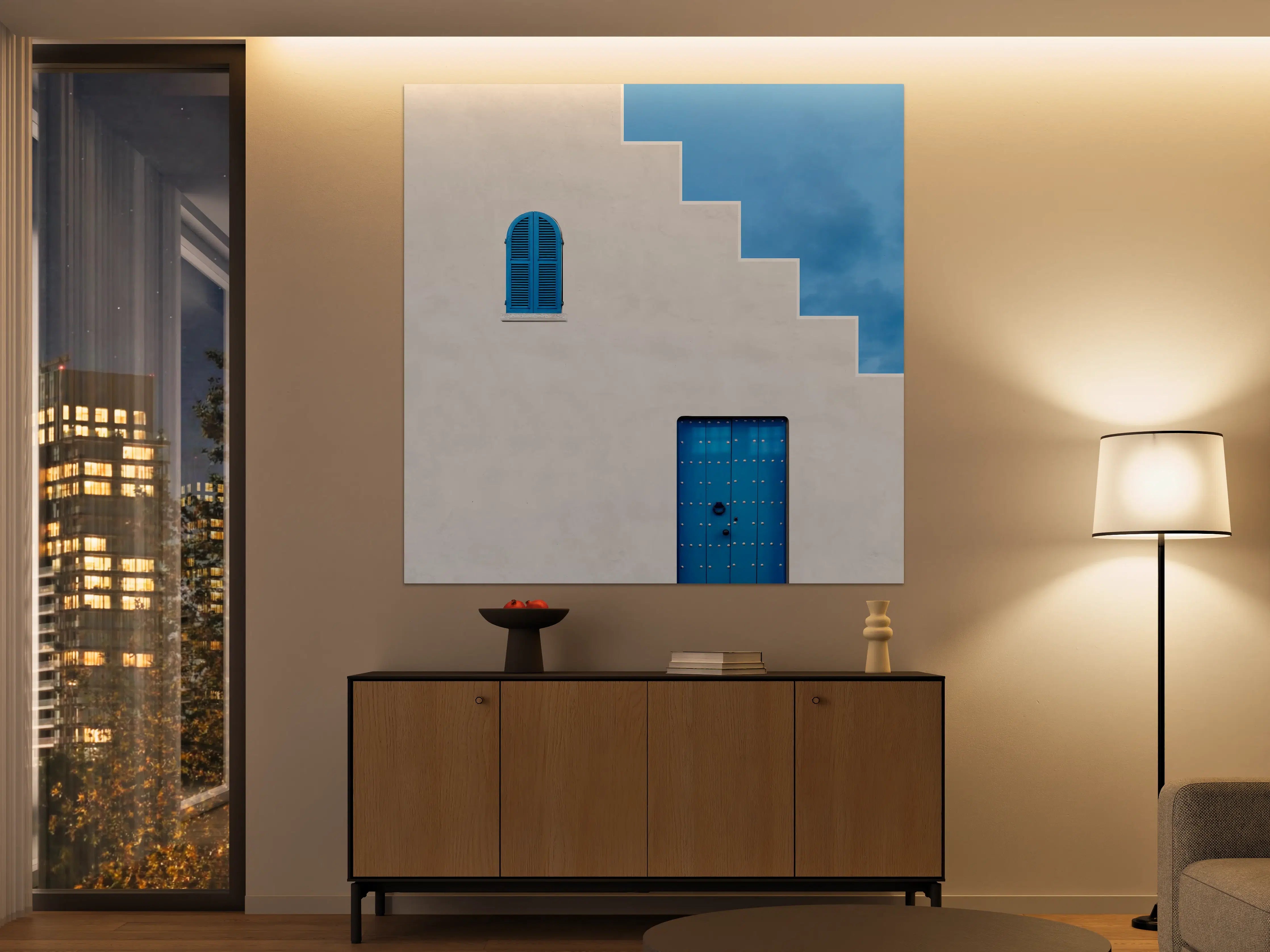 Große Wandbilder - Blaue Fenster und Tür auf weißer Fassade