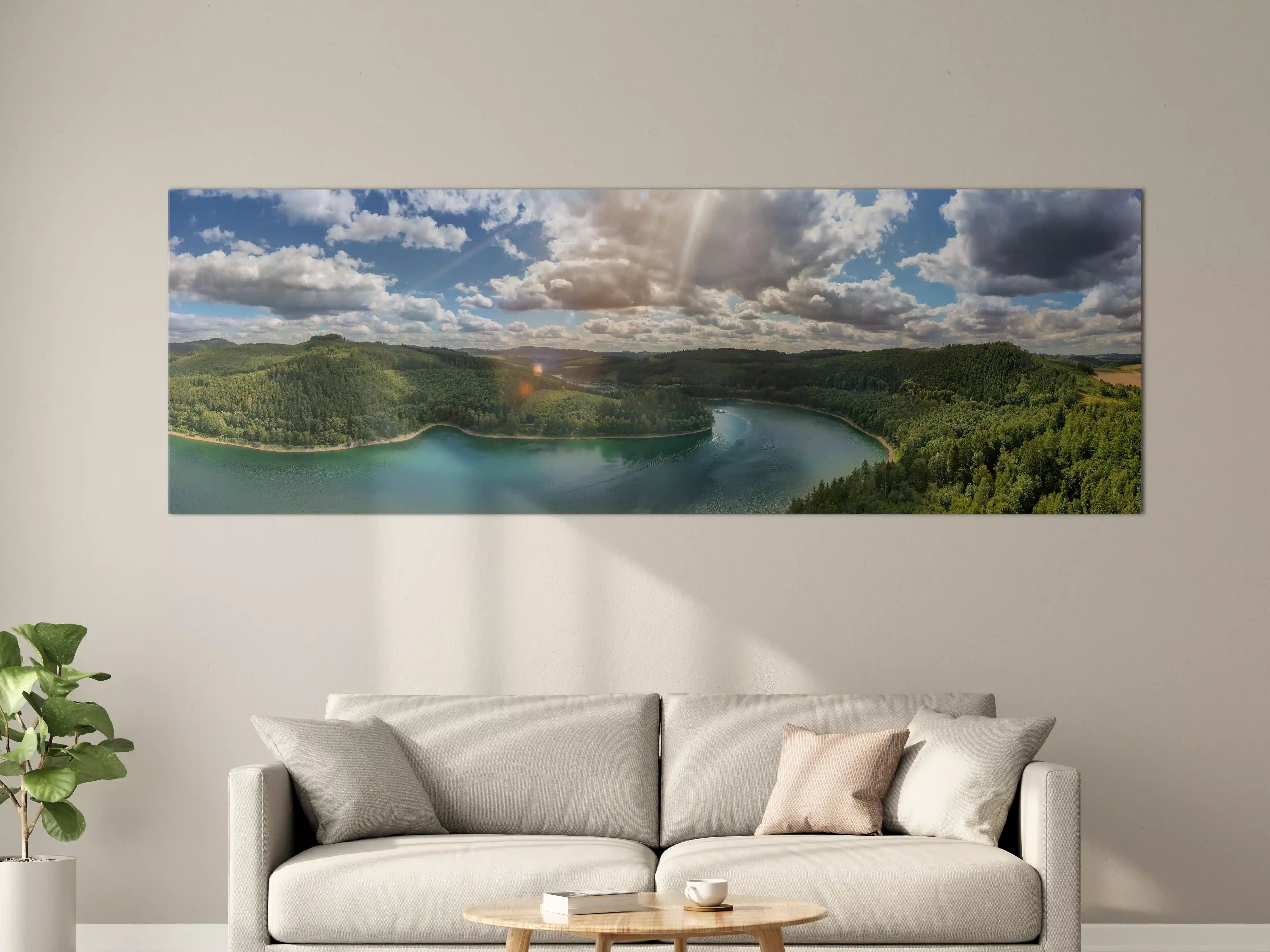 Große Wandbilder - Blick auf einen großen See bei sonnigem Himmel
