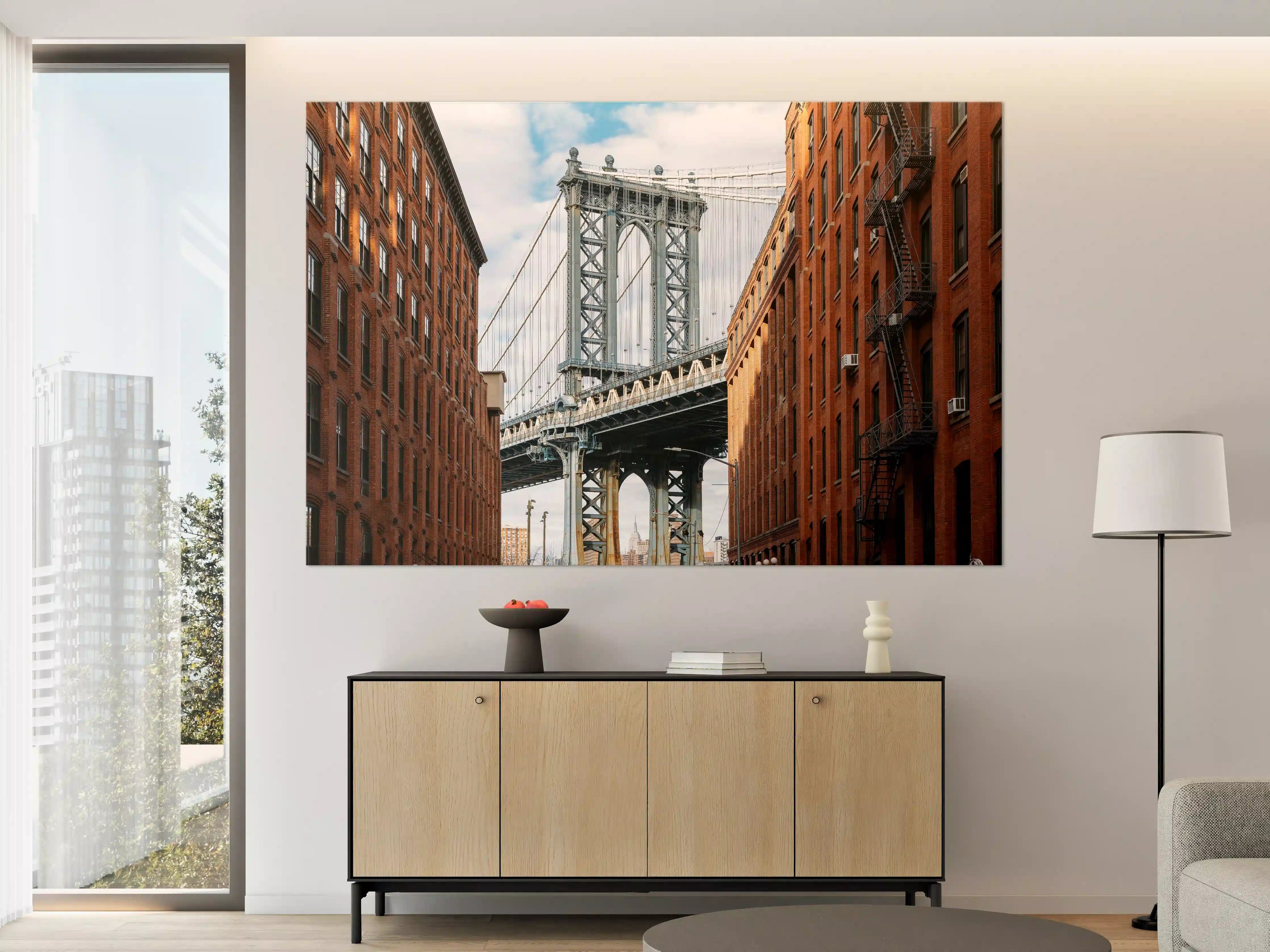 Große Wandbilder - Brooklyn Bridge zwischen roten Backsteinbauten