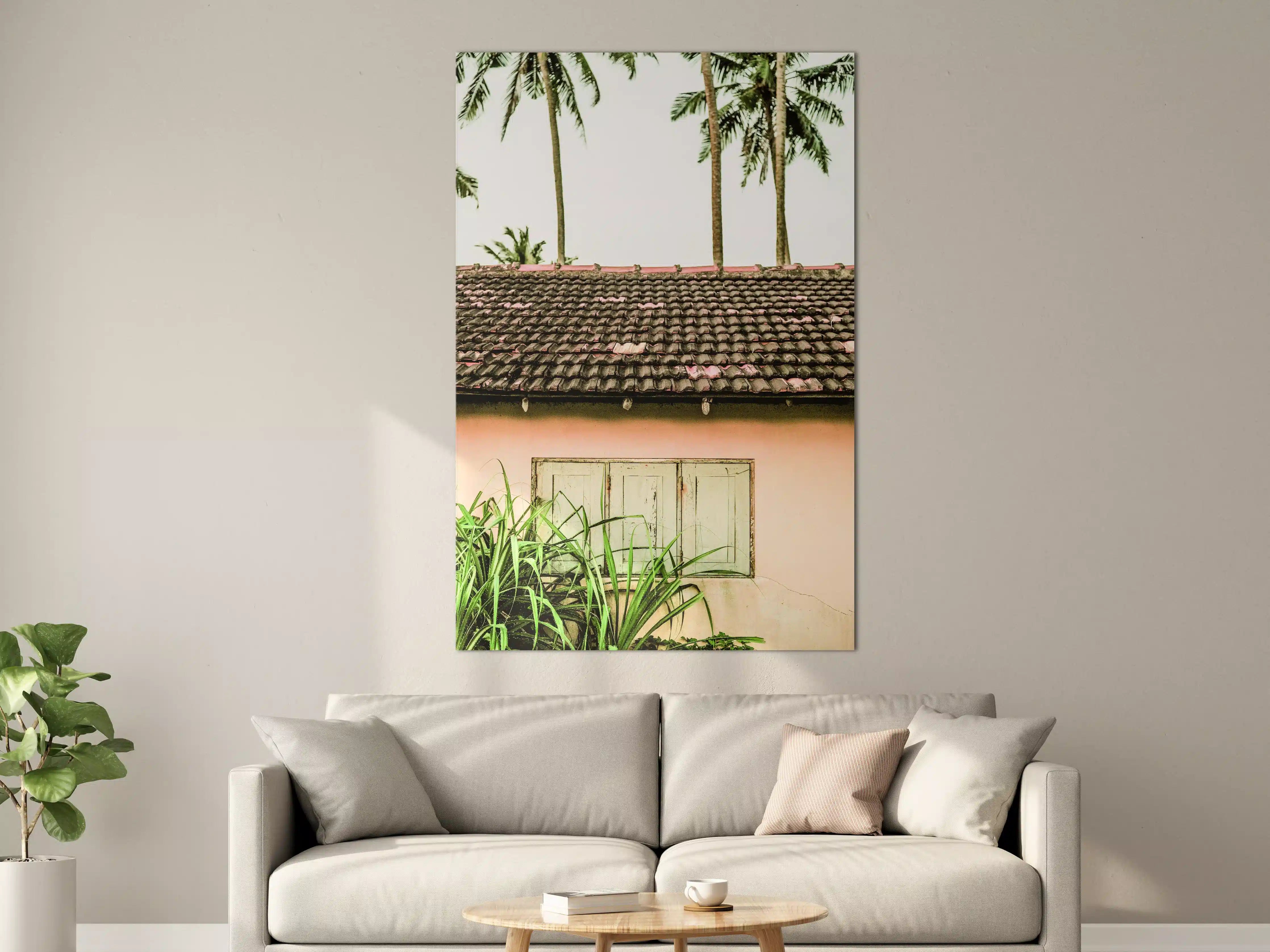 Große Wandbilder - Bunte Tropenhaus-Dach mit Palmbaum-Hintergrund