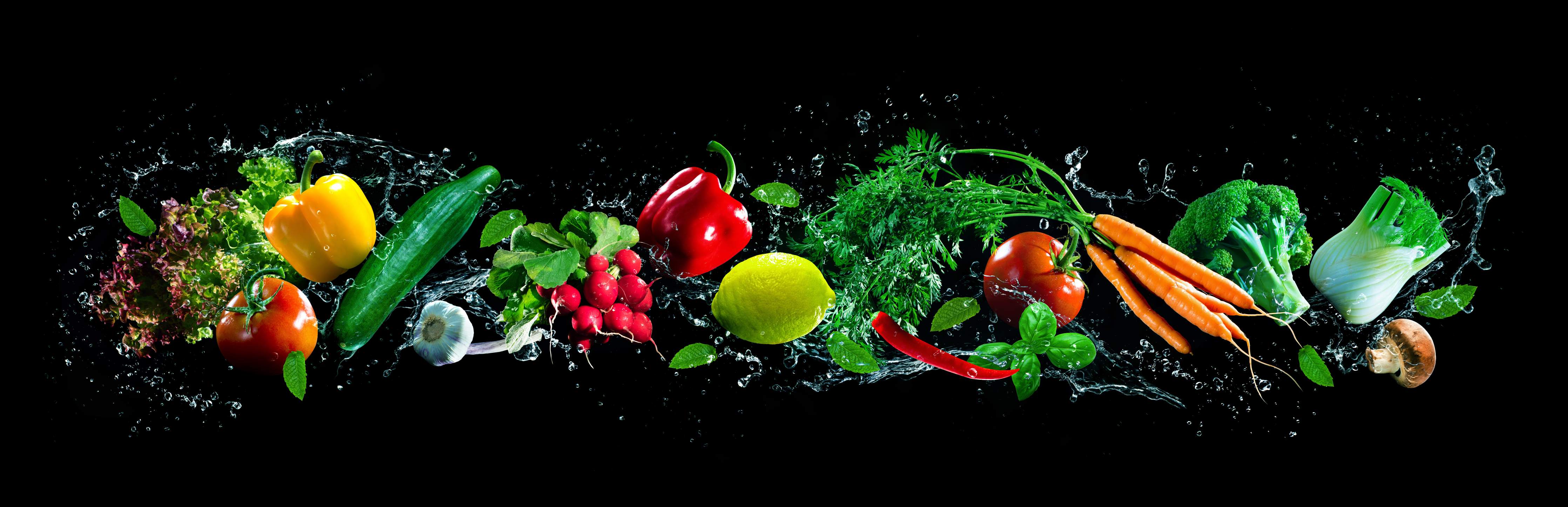 Große Wandbilder-Buntes Obst auf schwarzem Hintergrund