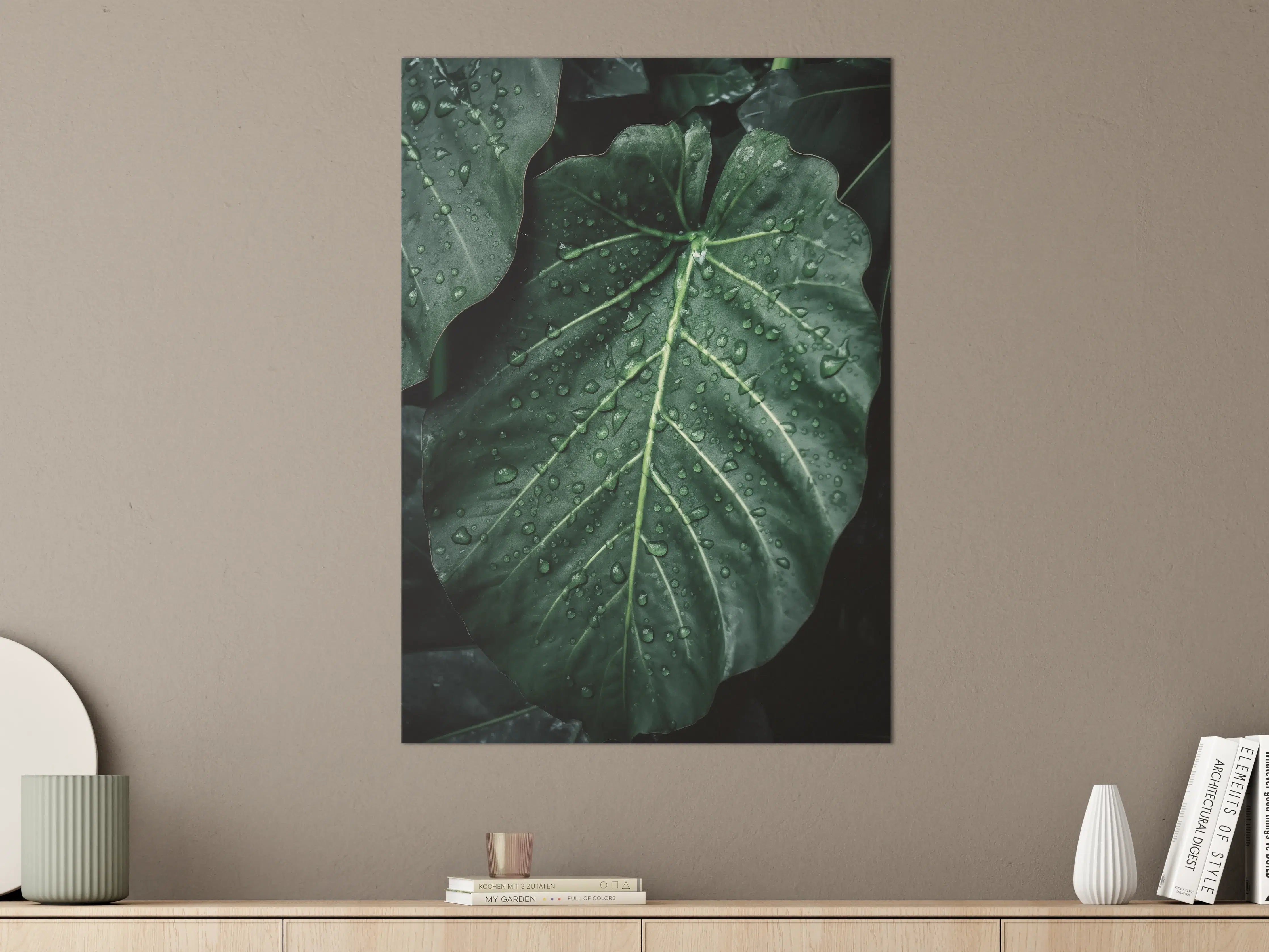 Große Wandbilder - Detaillierte Nahaufnahme eines grünen Blattes mit Wassertröpfchen