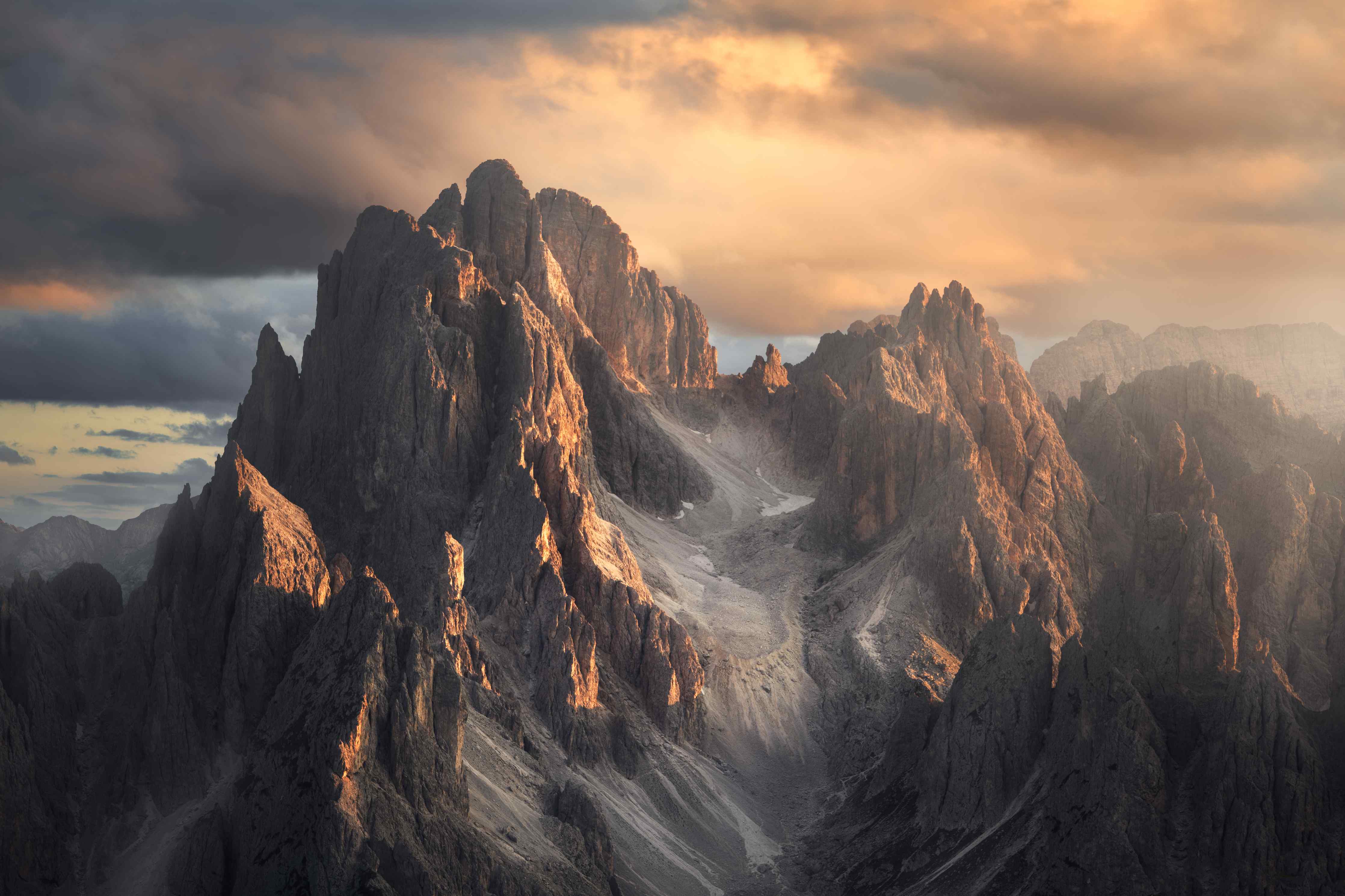 Große Wandbilder-Dramatische Berglandschaft bei Sonnenuntergang