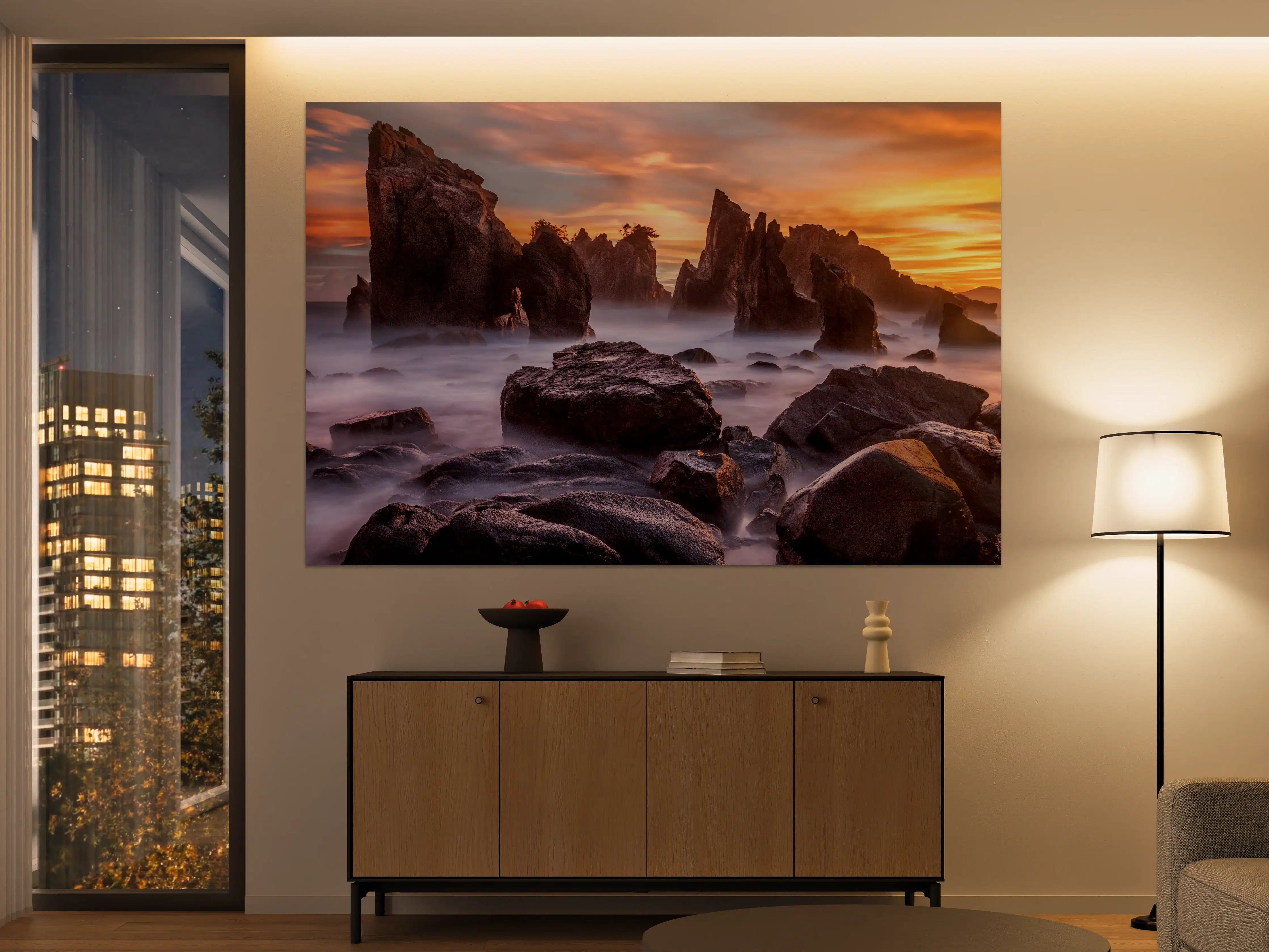 Große Wandbilder - Dramatischer Felsenstrand bei Sonnenuntergang