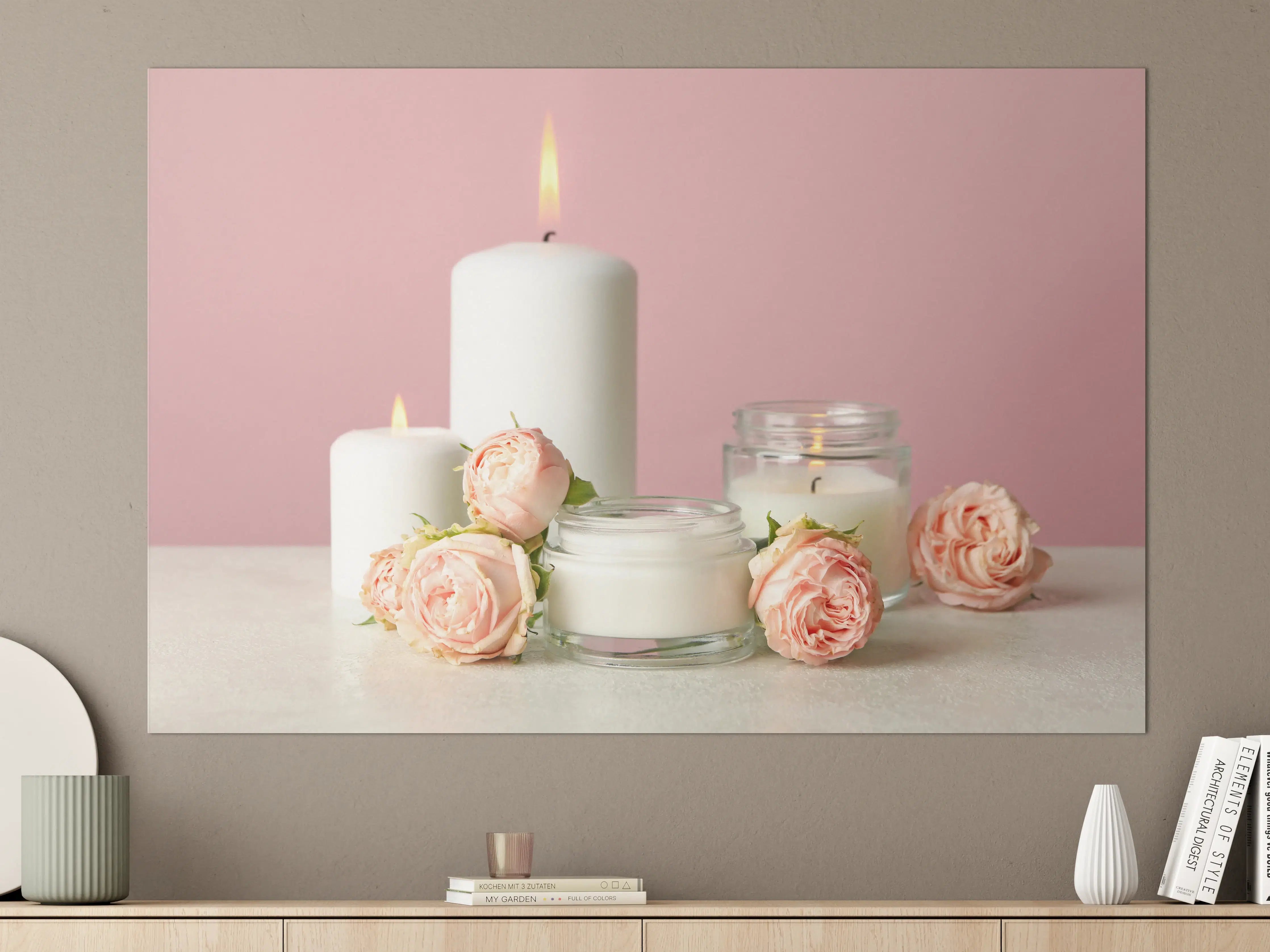 Große Wandbilder - Duftkerzen und Rosen auf weißem Tisch 