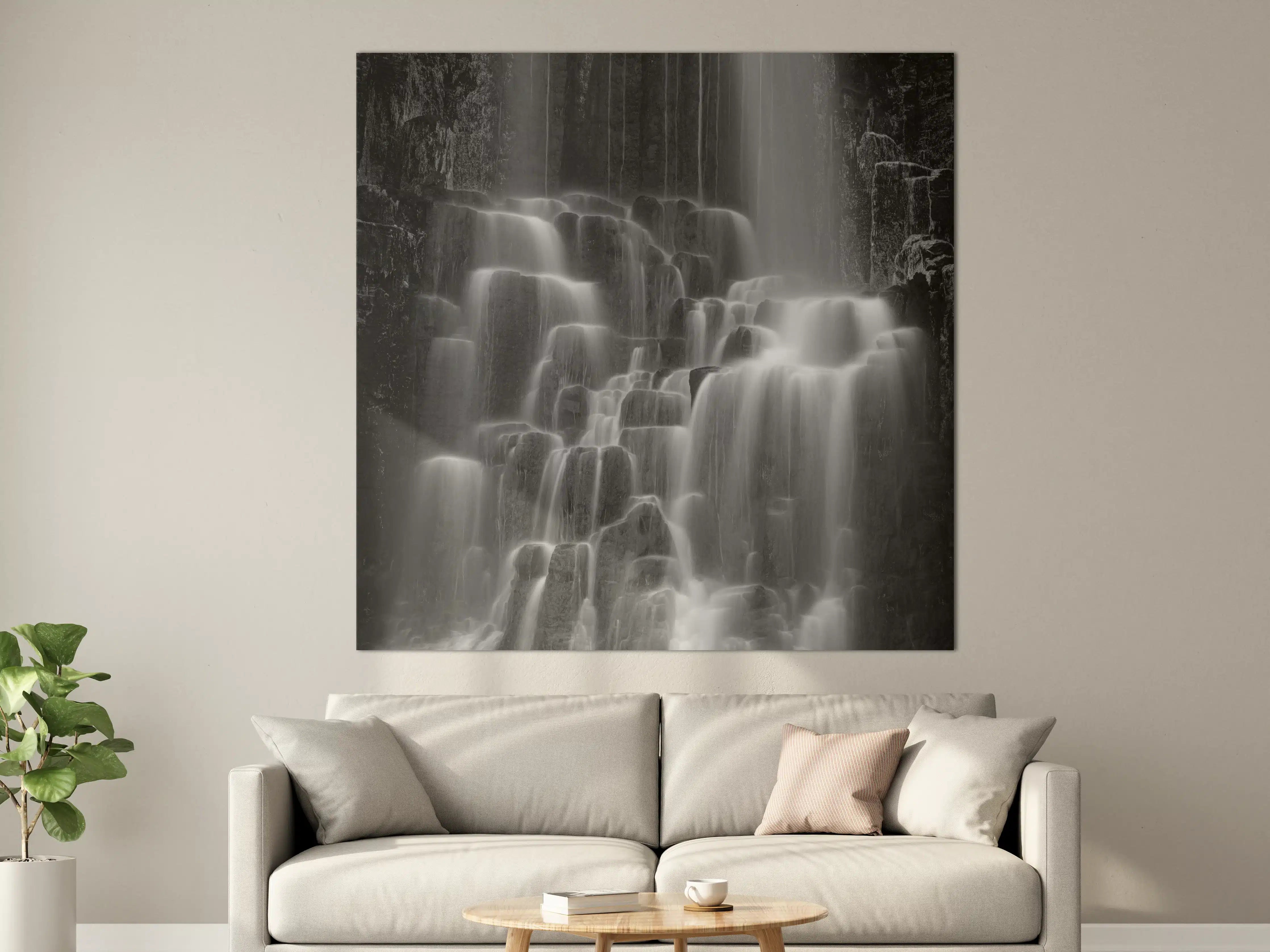 Große Wandbilder - Dunkler Wasserfall in Schwarz-Weiß