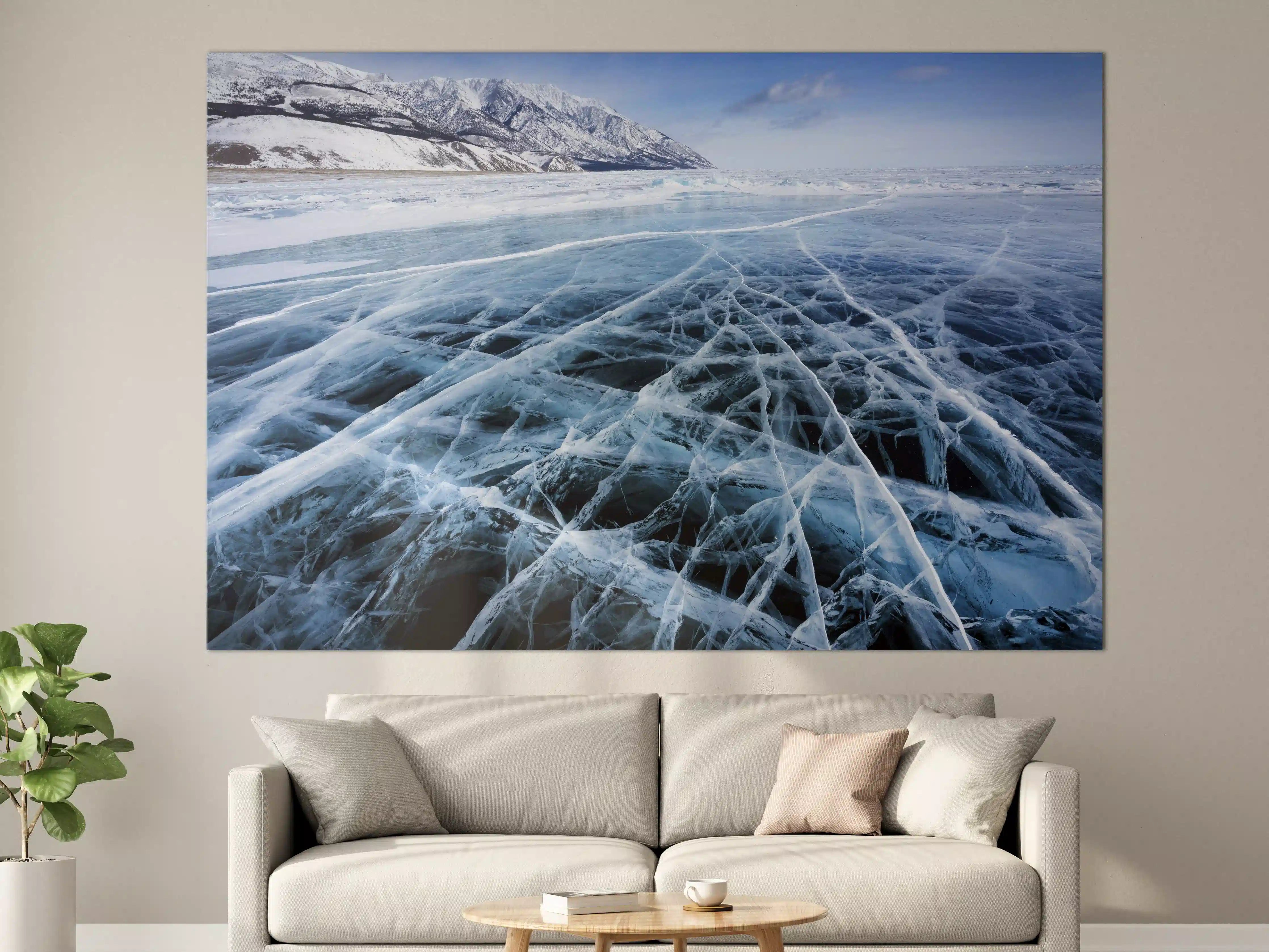 Große Wandbilder - Eisfläche mit gefrorenen Mustern und Bergpanorama