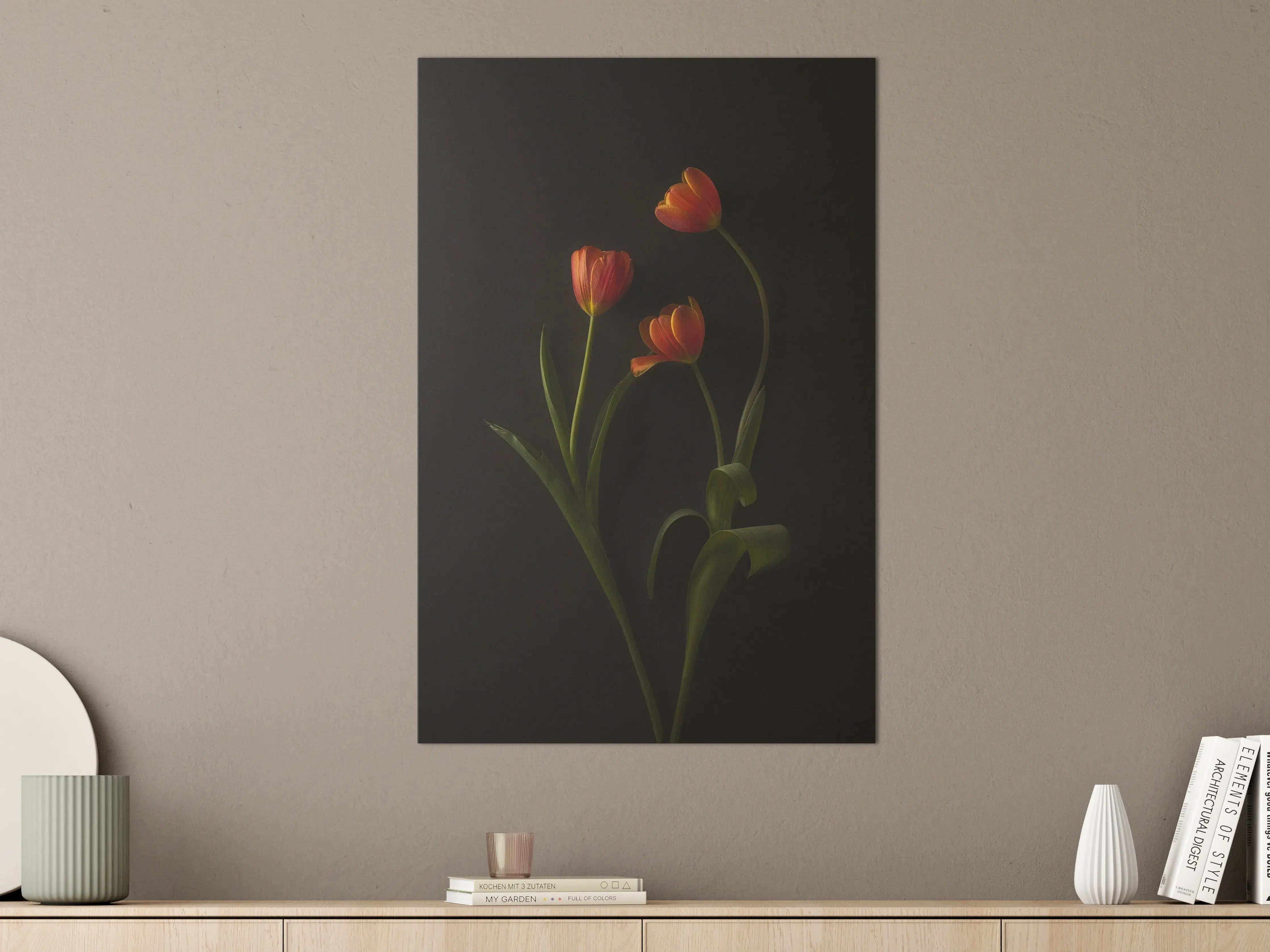 Große Wandbilder - Elegant rote Tulpen vor schwarzem Hintergrund