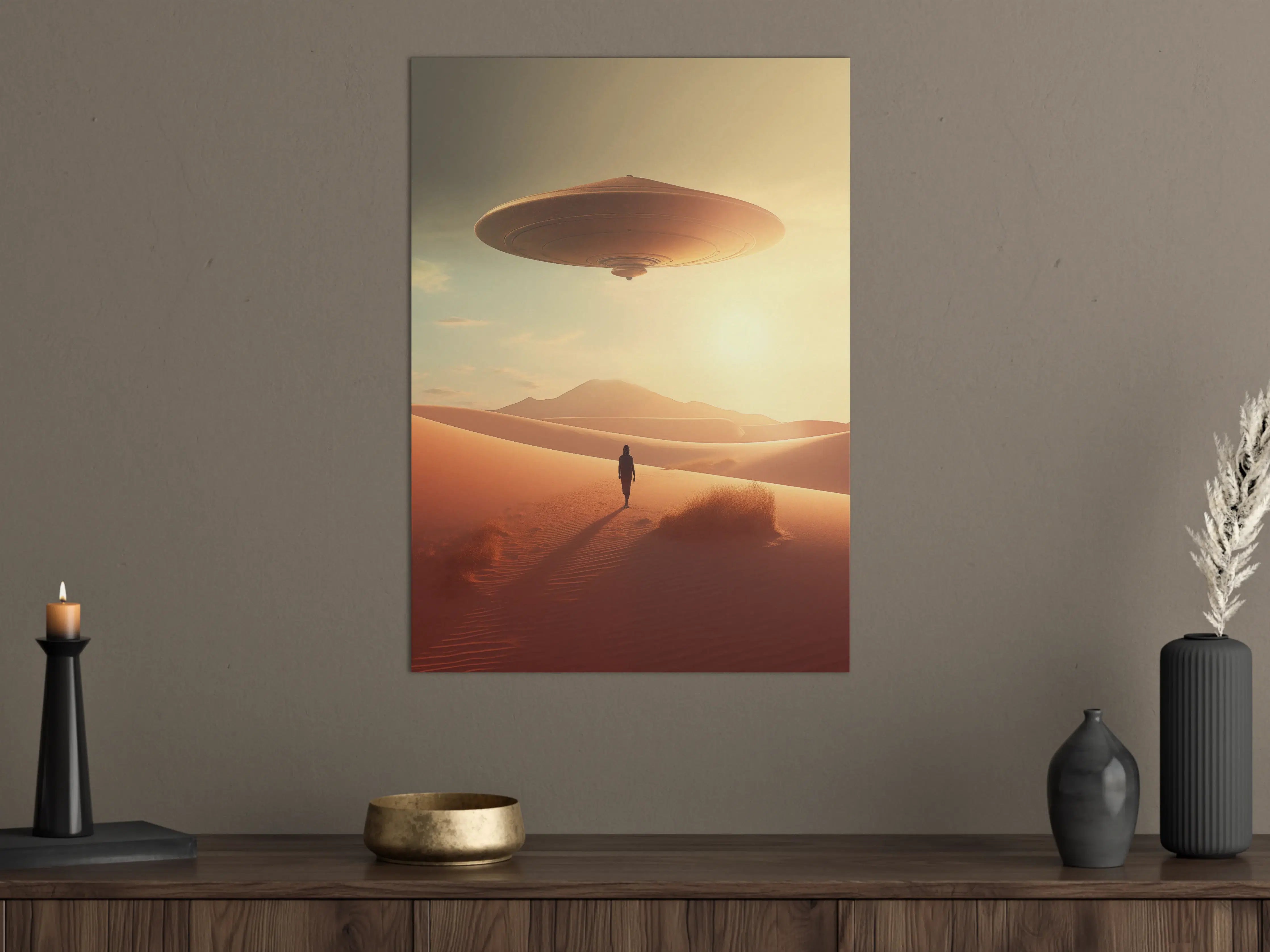 Große Wandbilder - Fantasievolles Szenario mit UFO über Sanddünen bei Sonnenuntergang