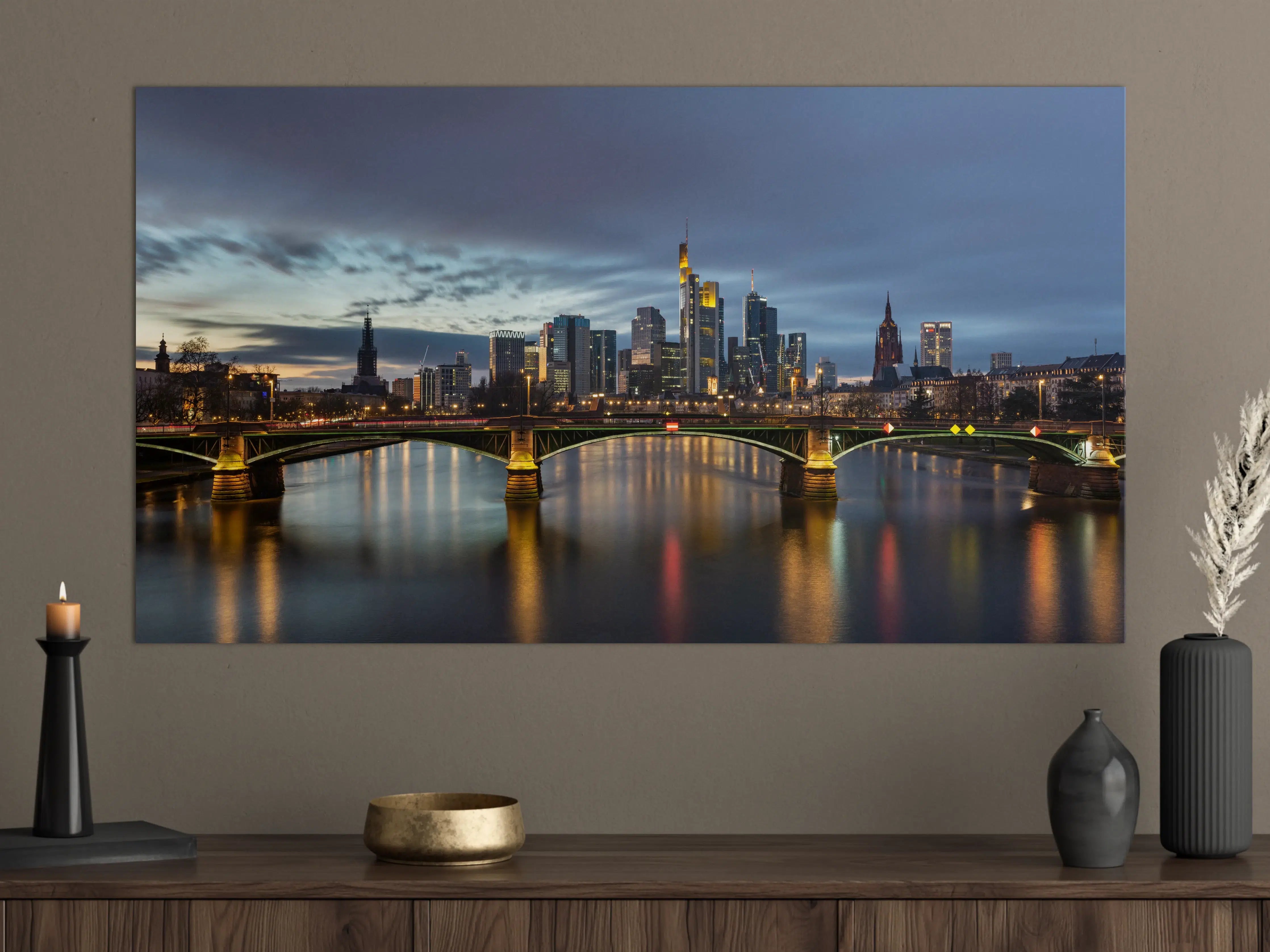 Große Wandbilder - Flussansicht in der Dämmerung von Frankfurt