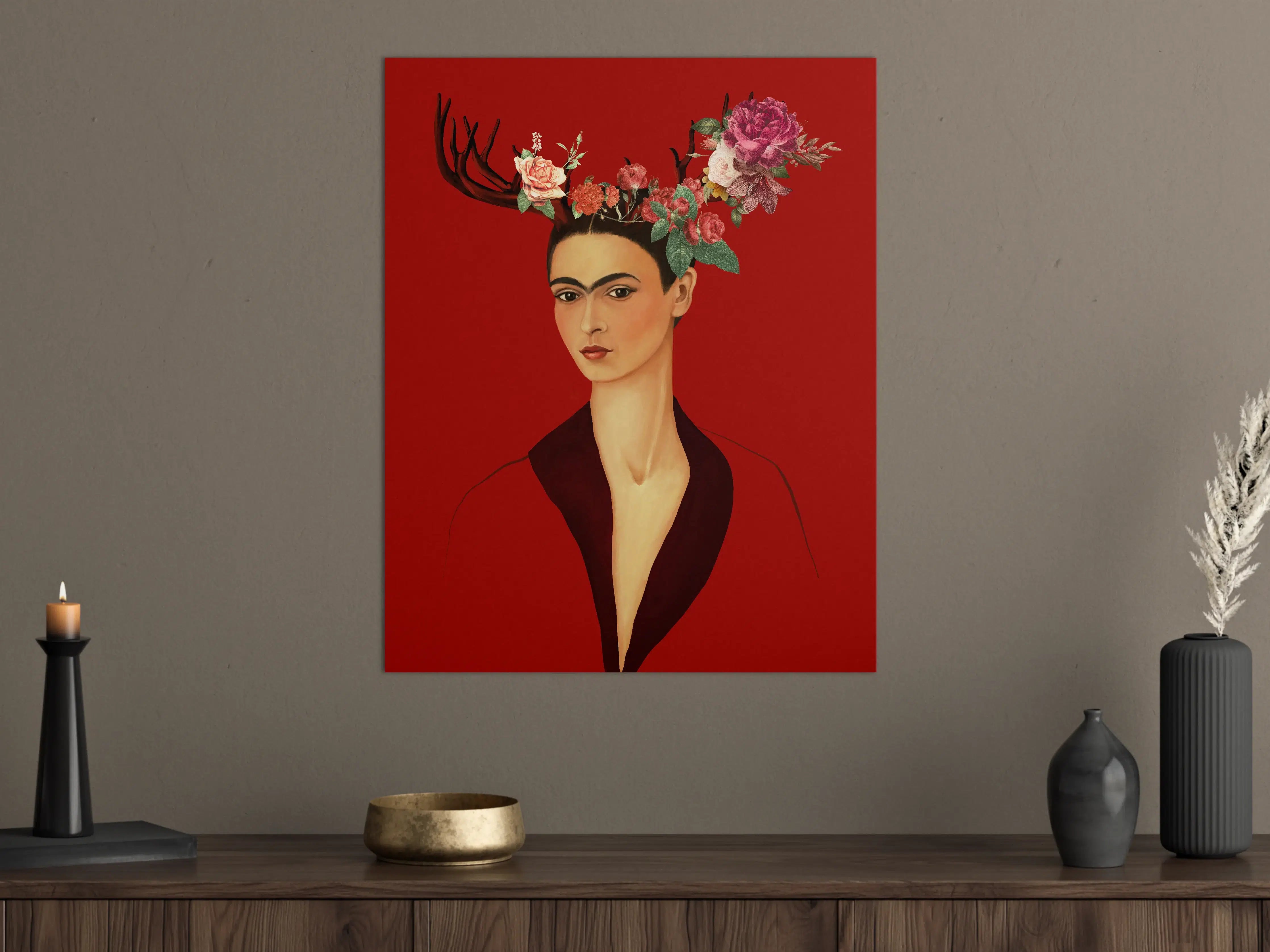 Große Wandbilder - Frau mit kunstvoller Blumenkrone und rotbemalter Hintergrund
