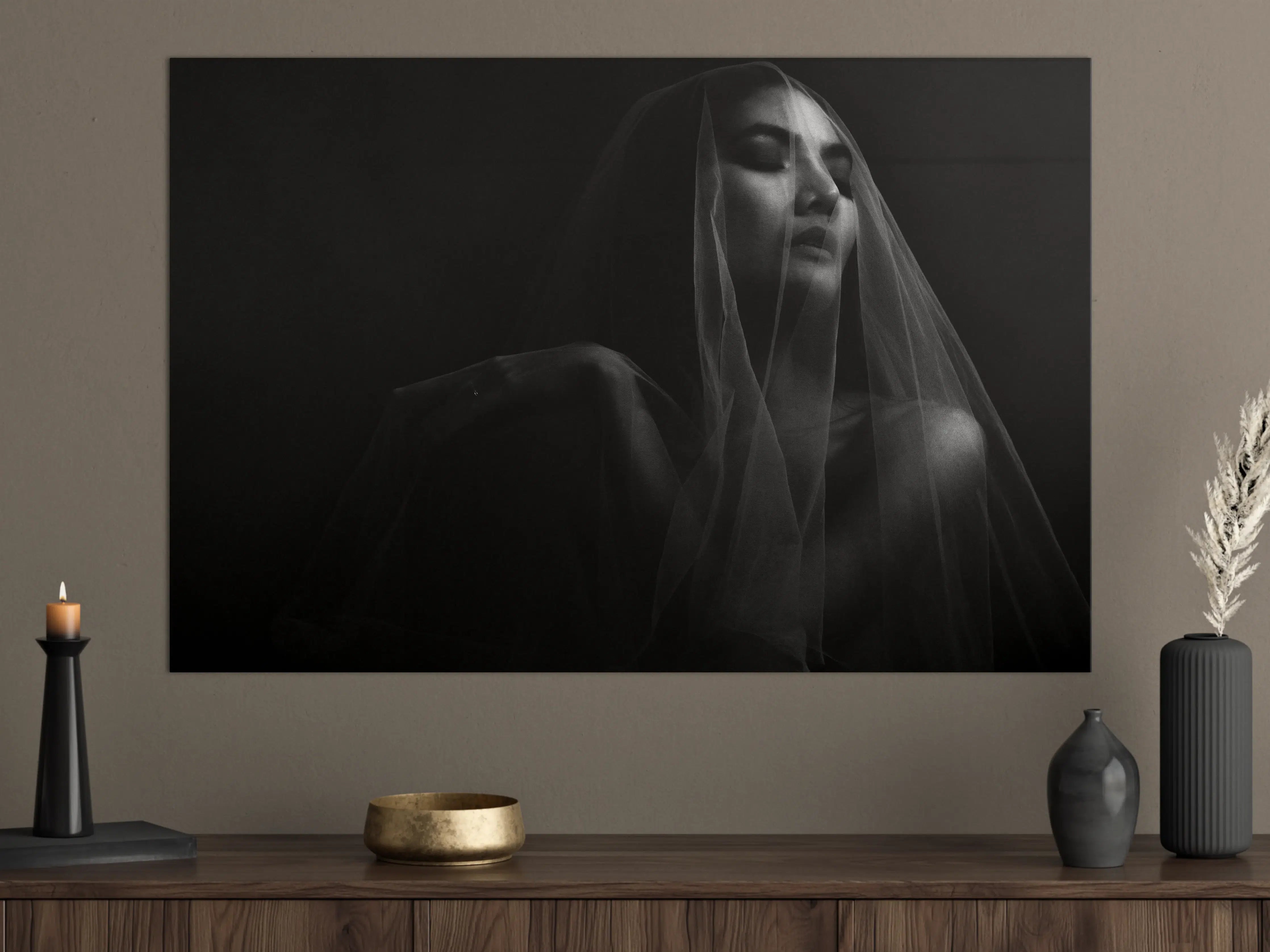 Große Wandbilder - Frau unter einem Schleier im dunkeln