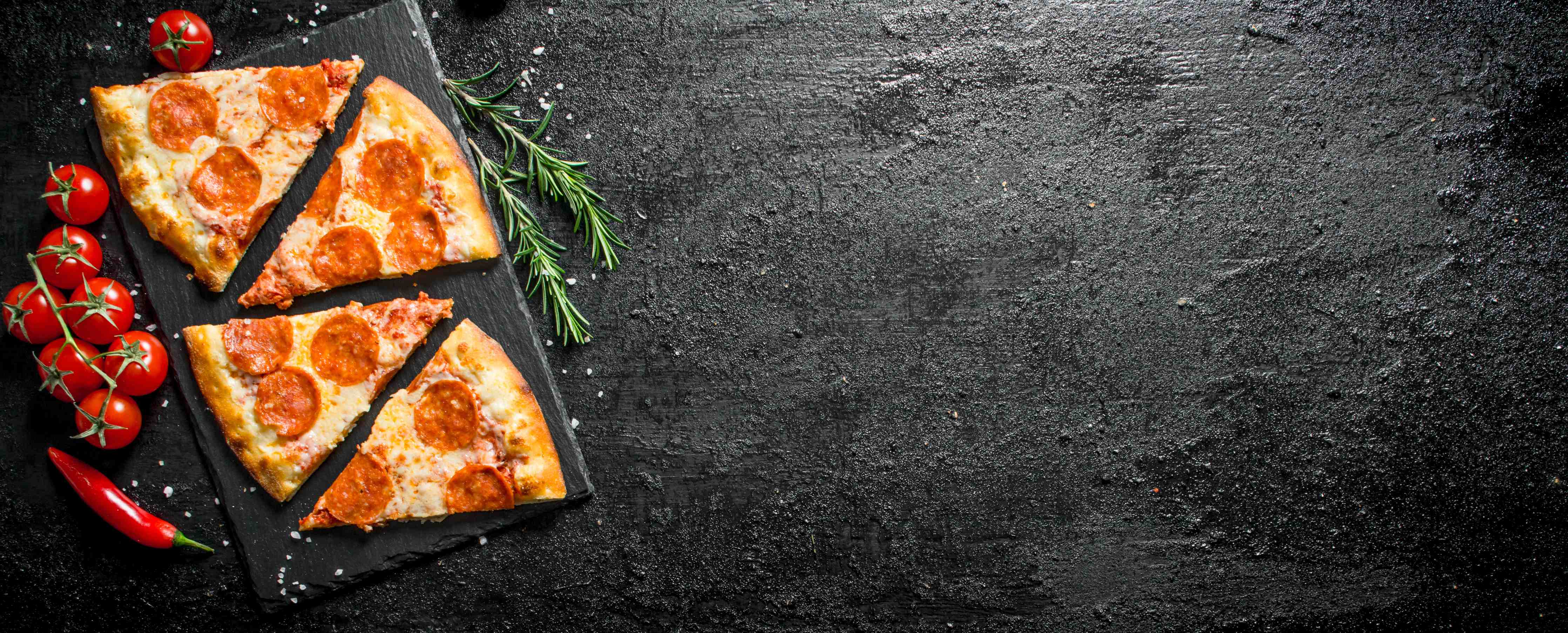 Große Wandbilder-Frische Pizza mit Tomaten und Chili