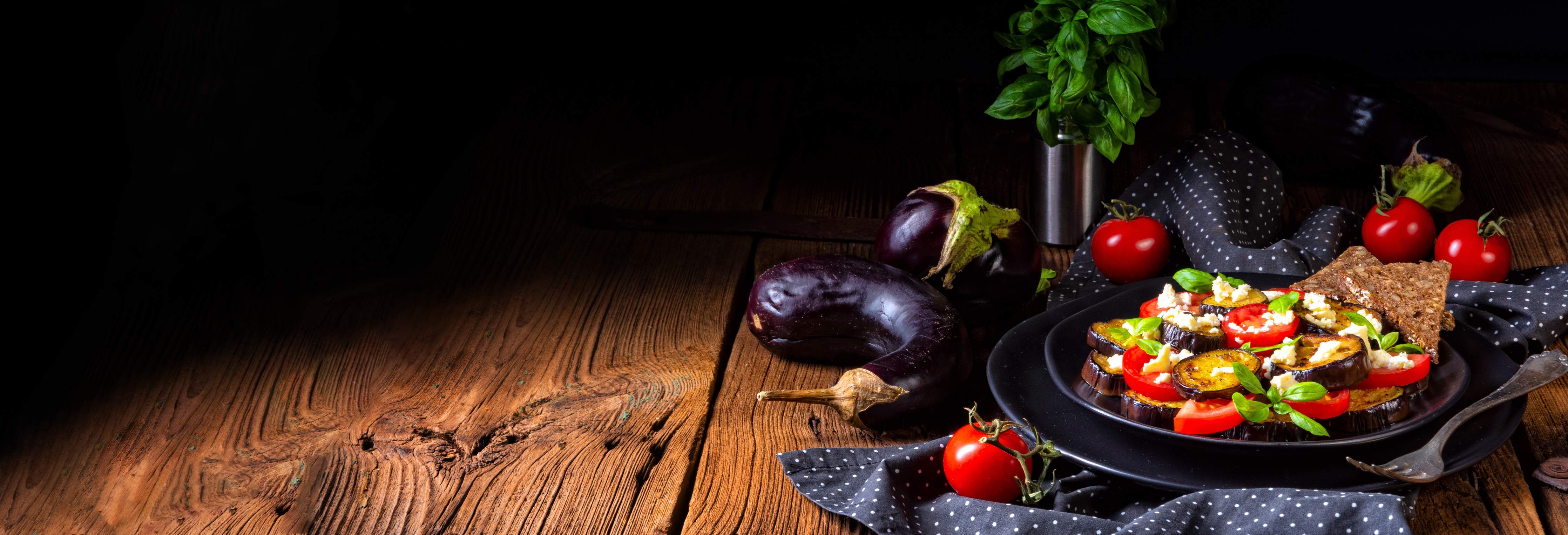 Große Wandbilder-Frischer Salat mit Tomaten und Auberginen