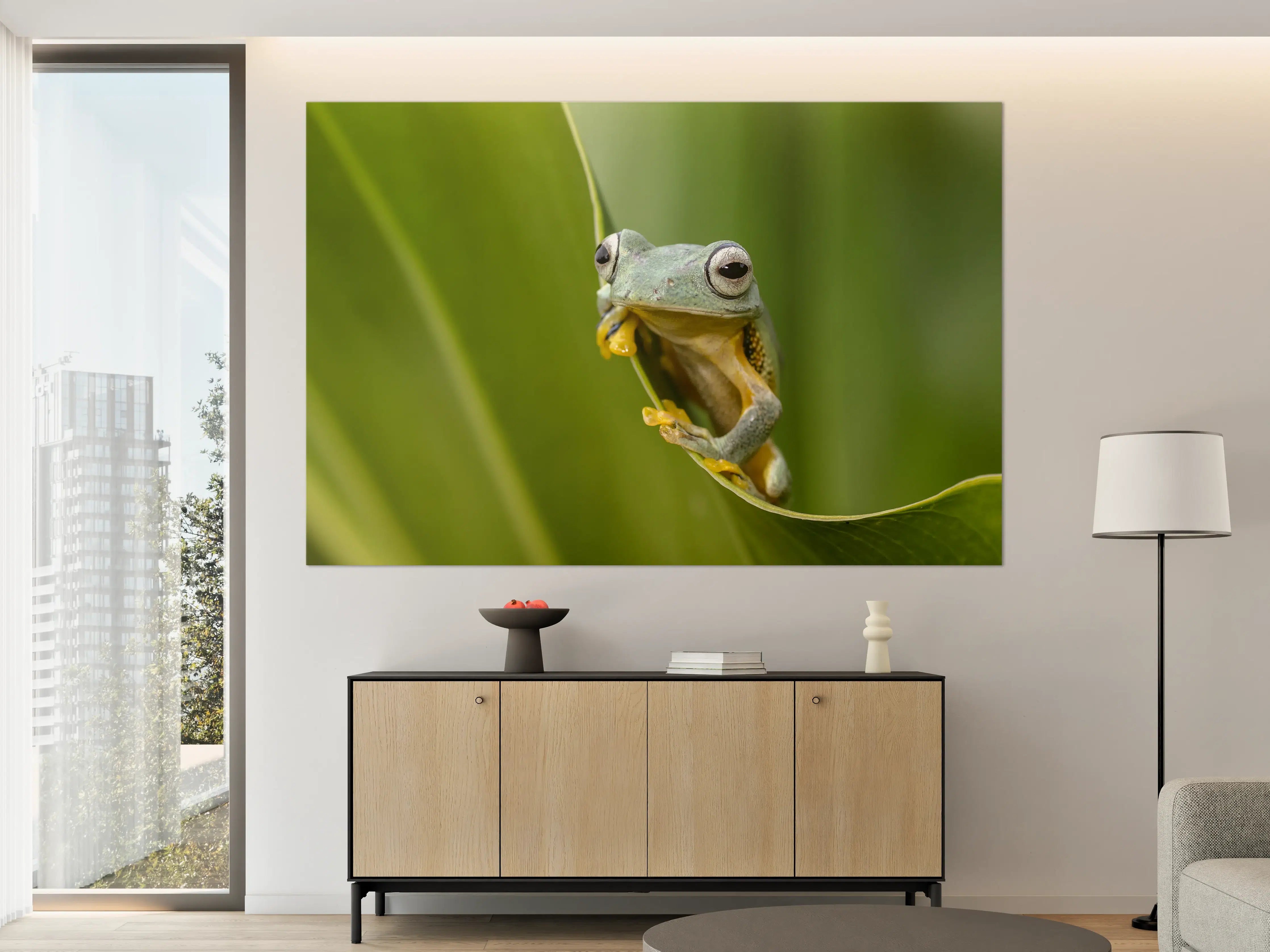 Große Wandbilder - Fröhlicher Frosch auf grüner Pflanze
