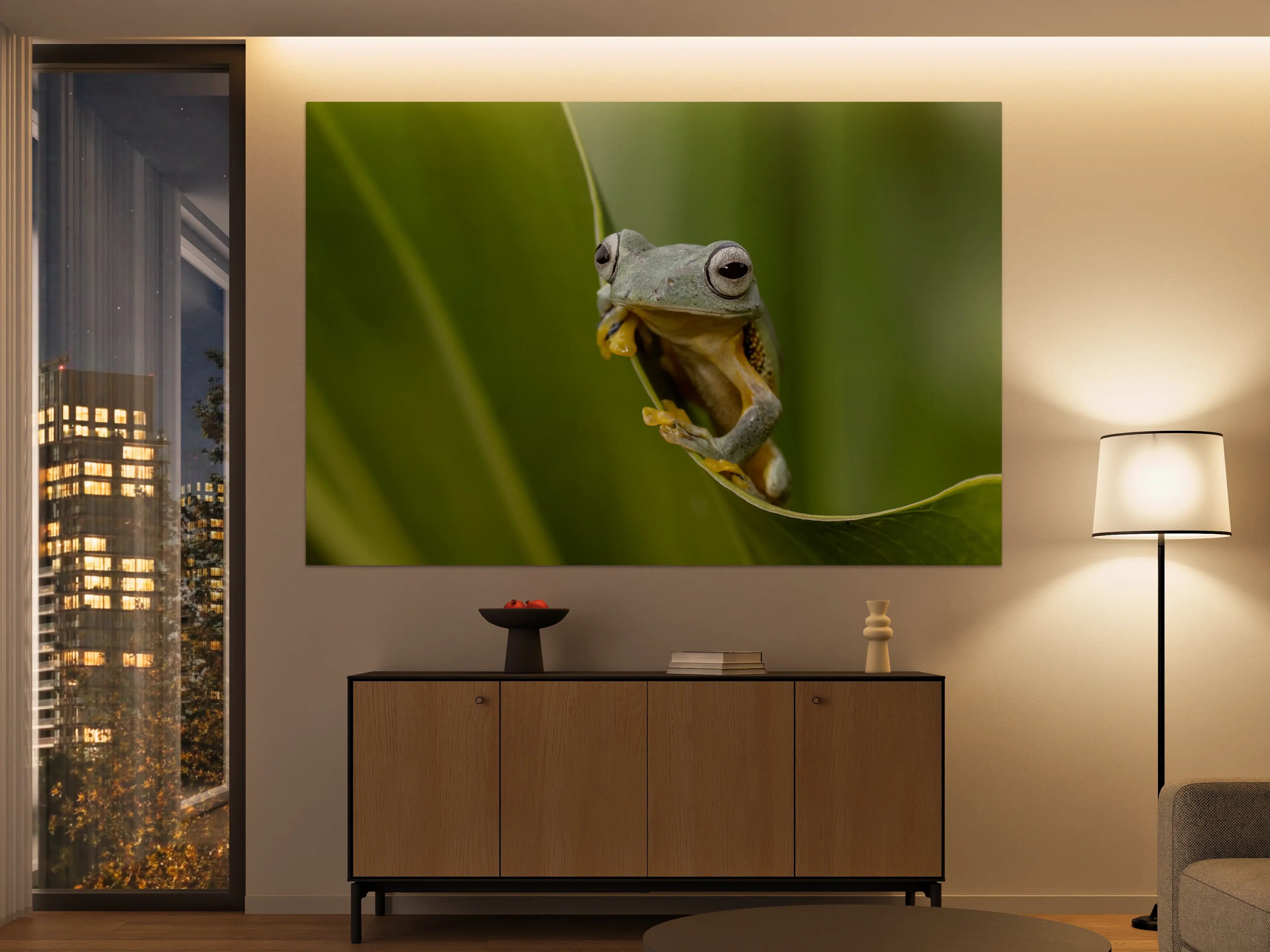 Große Wandbilder - Fröhlicher Frosch auf grüner Pflanze