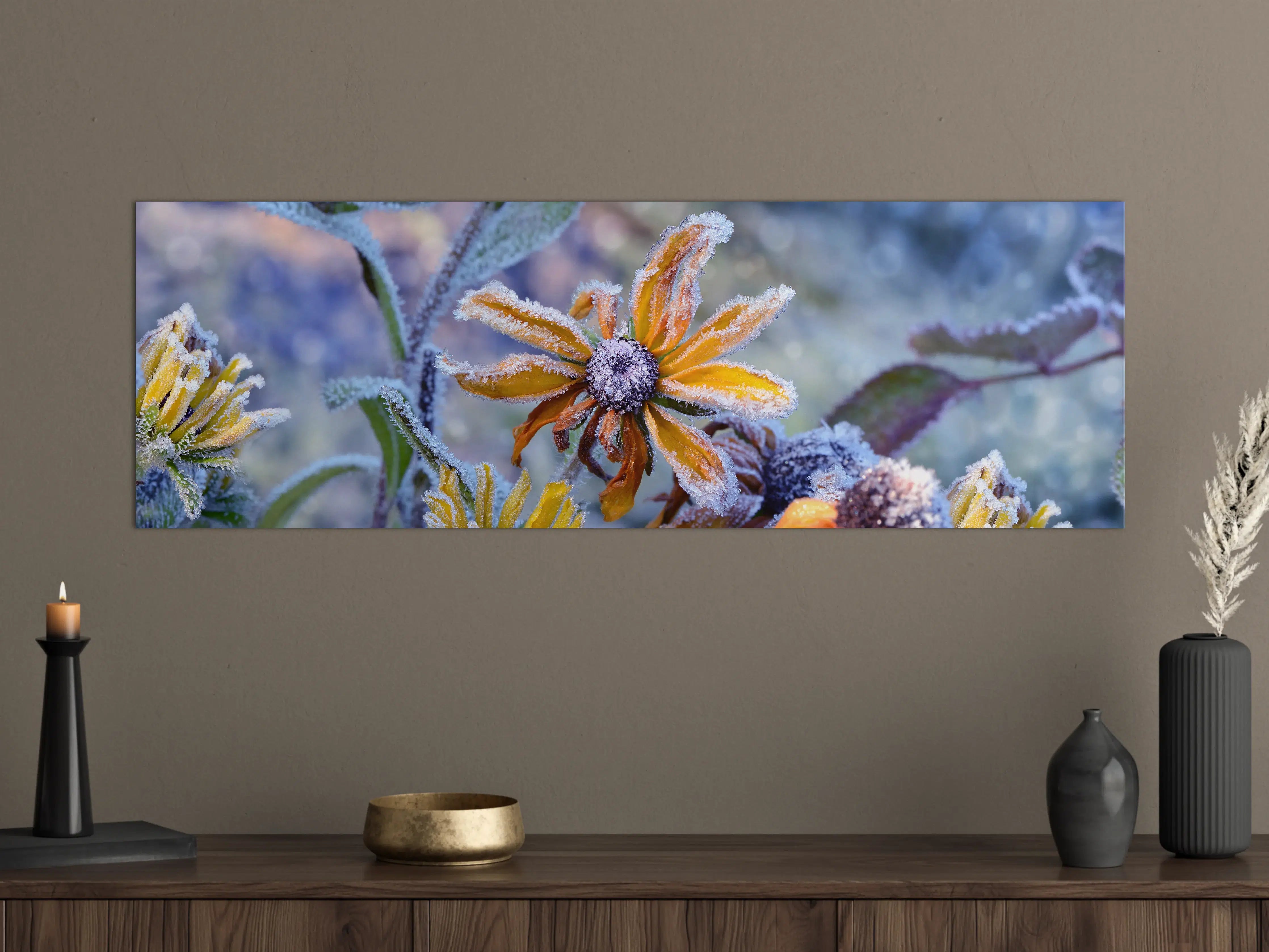 Große Wandbilder - Frostige Herbstblumen in kühler Morgendämmerung
