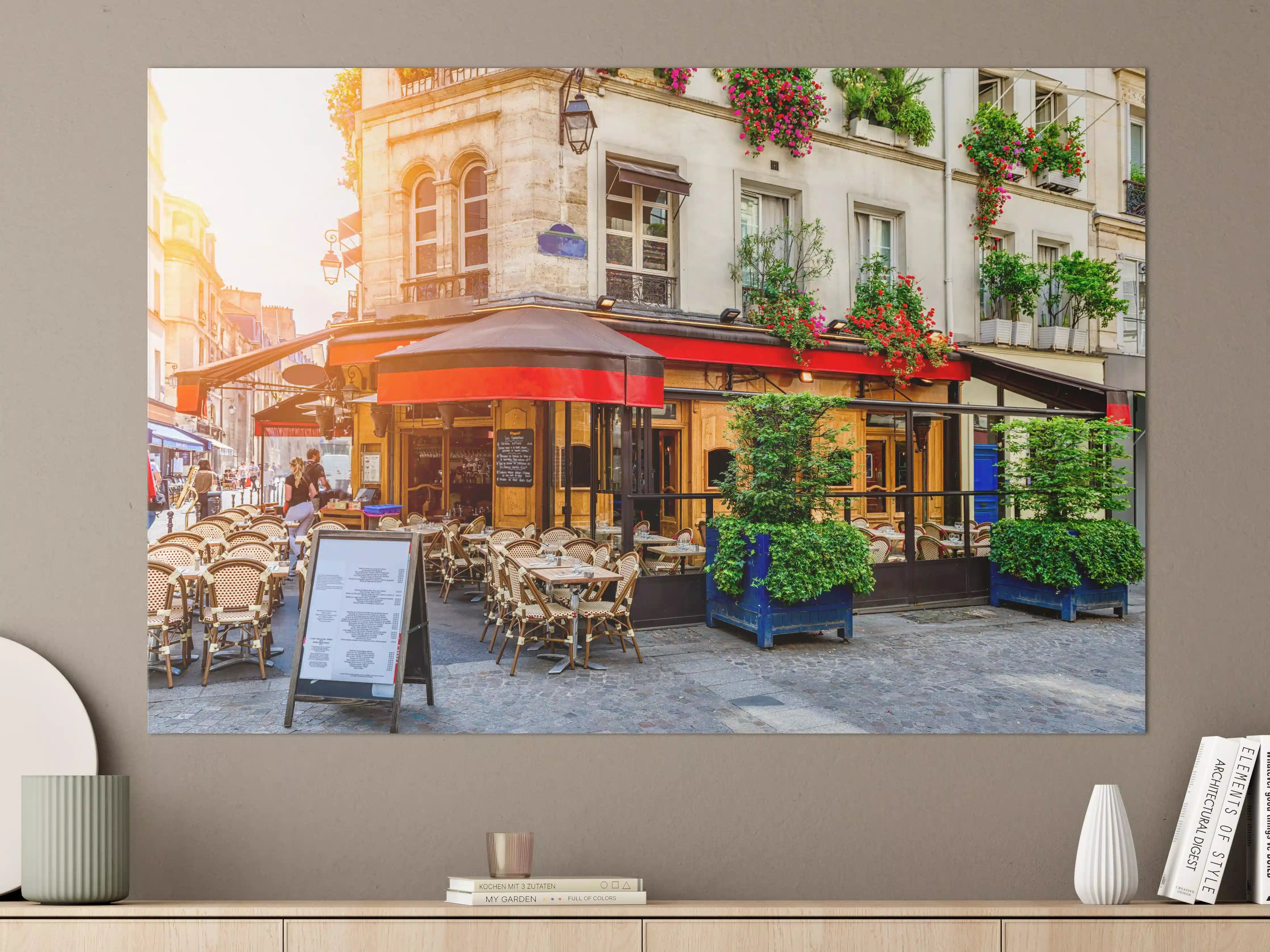 Große Wandbilder - Gemütliche Straße mit Tischen eines Cafés in Paris