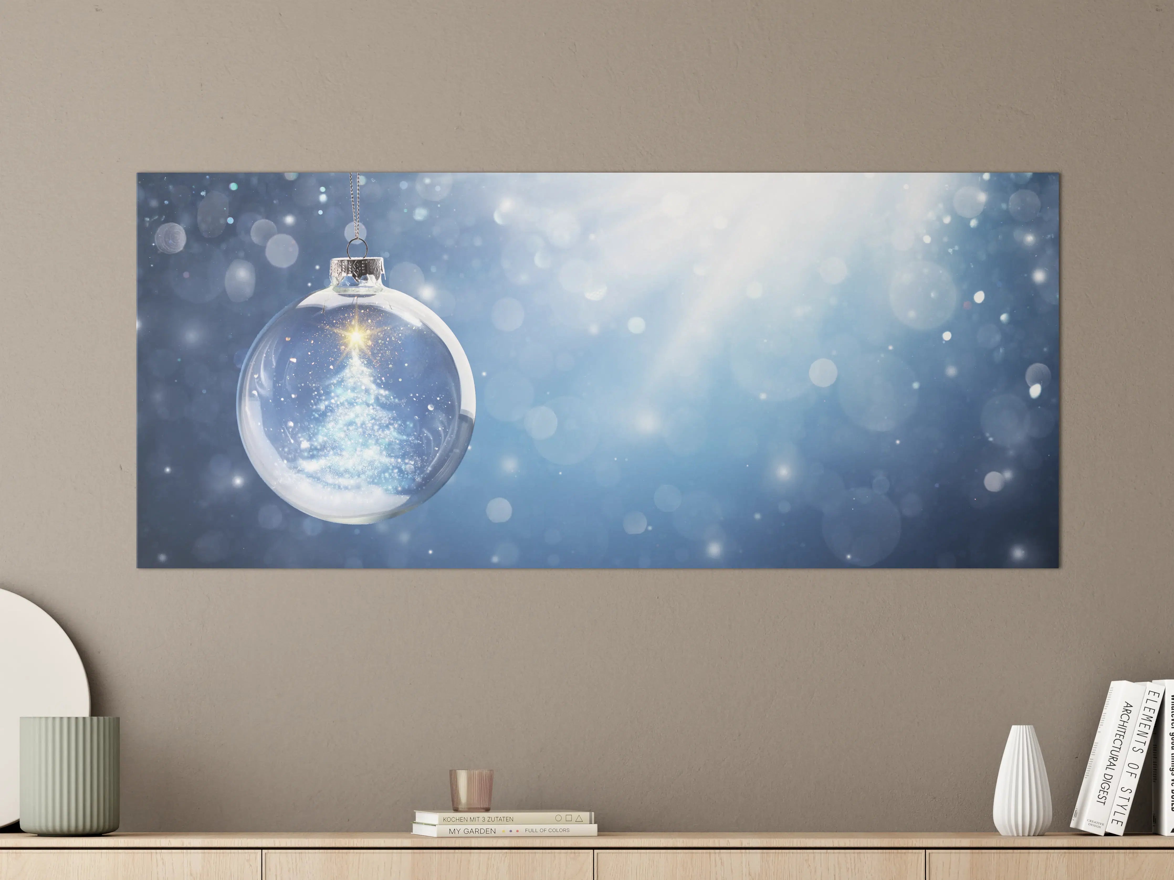 Große Wandbilder - Glänzender Weihnachtsbaum in Schneekugel