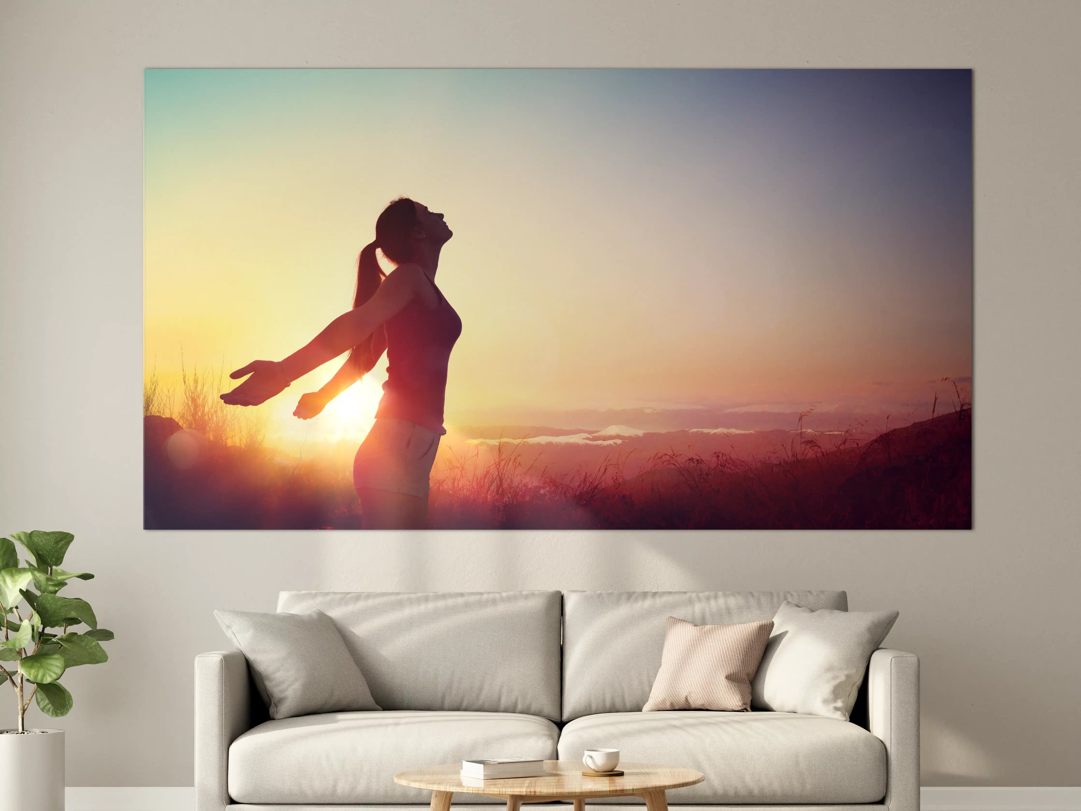 Große Wandbilder - Glückliche Frau beim Sonnenuntergang