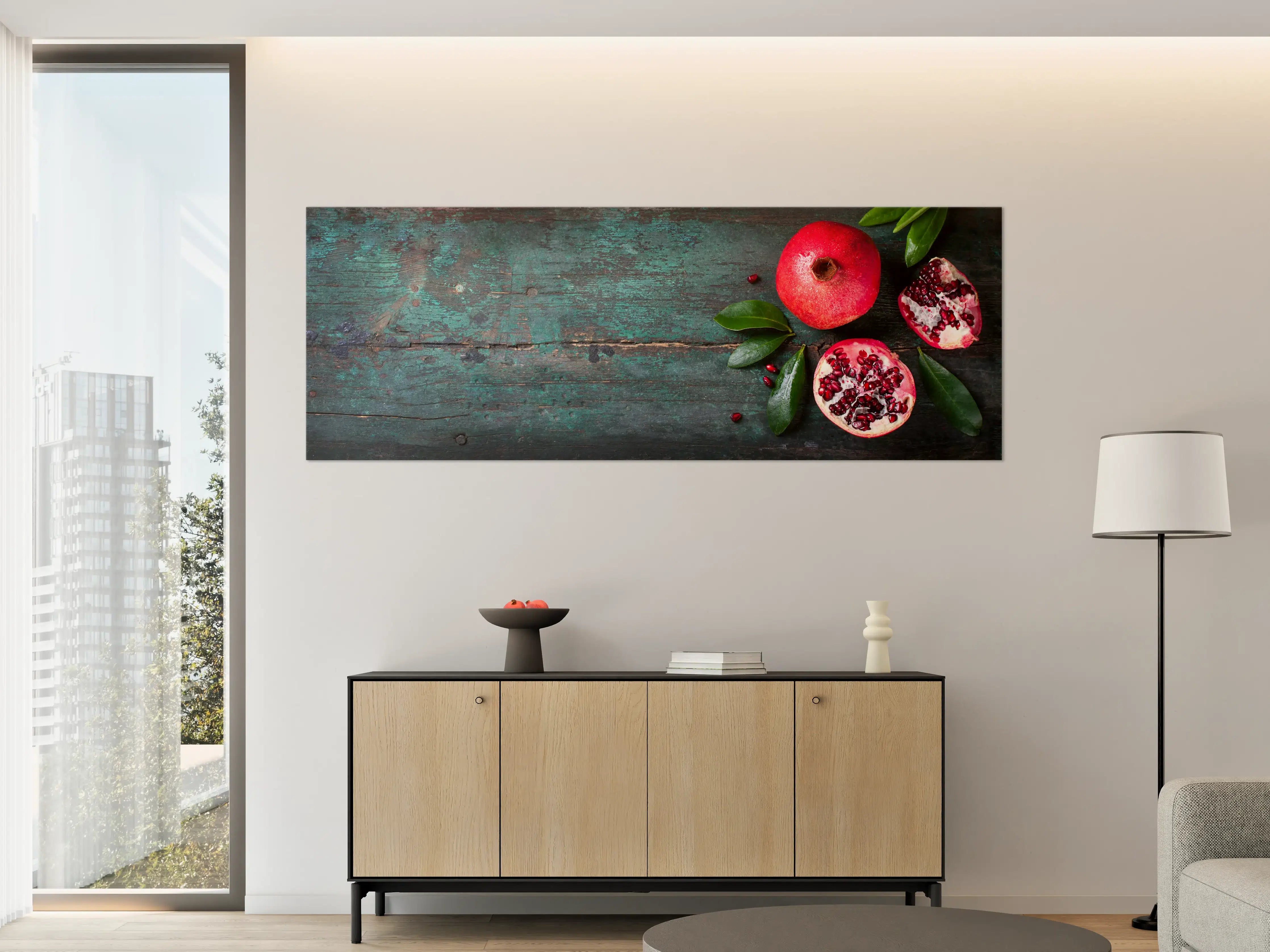 Große Wandbilder - Granatapfel mit grünen Blättern auf dunklem Holz