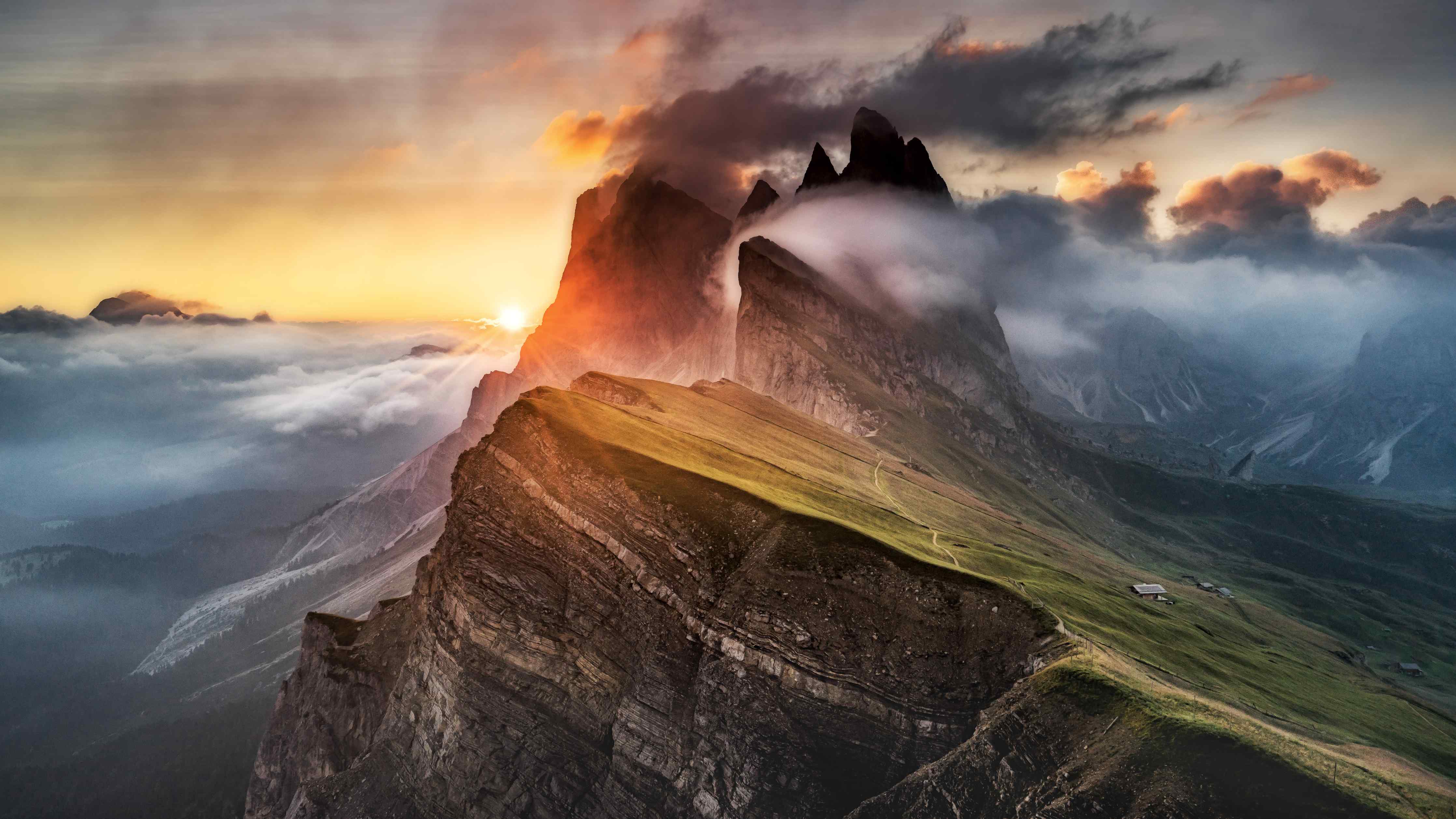 Große Wandbilder-Graue Gipfel bei Abendlicht