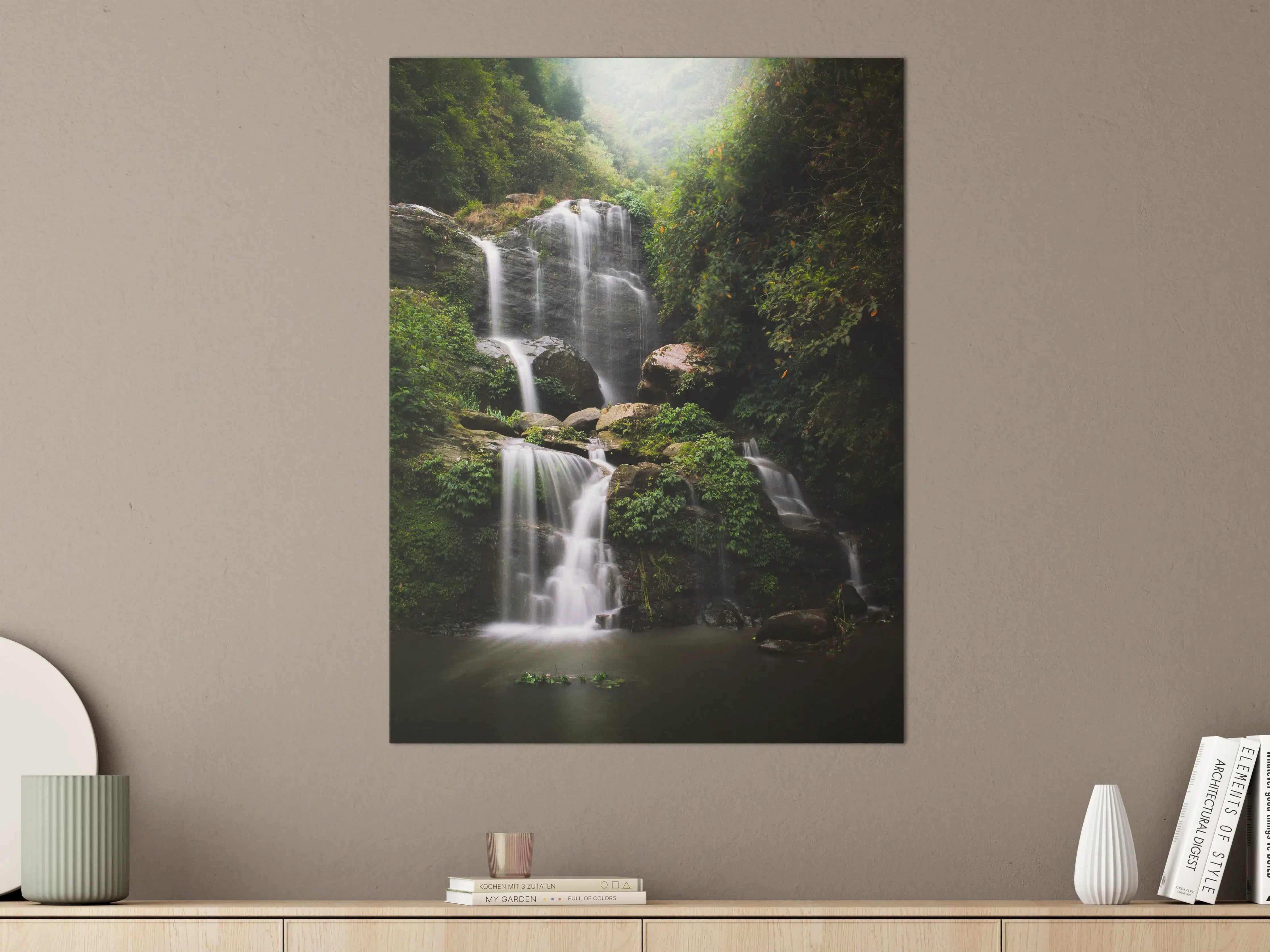 Große Wandbilder - Grauer Wasserfall im grünen Glanz