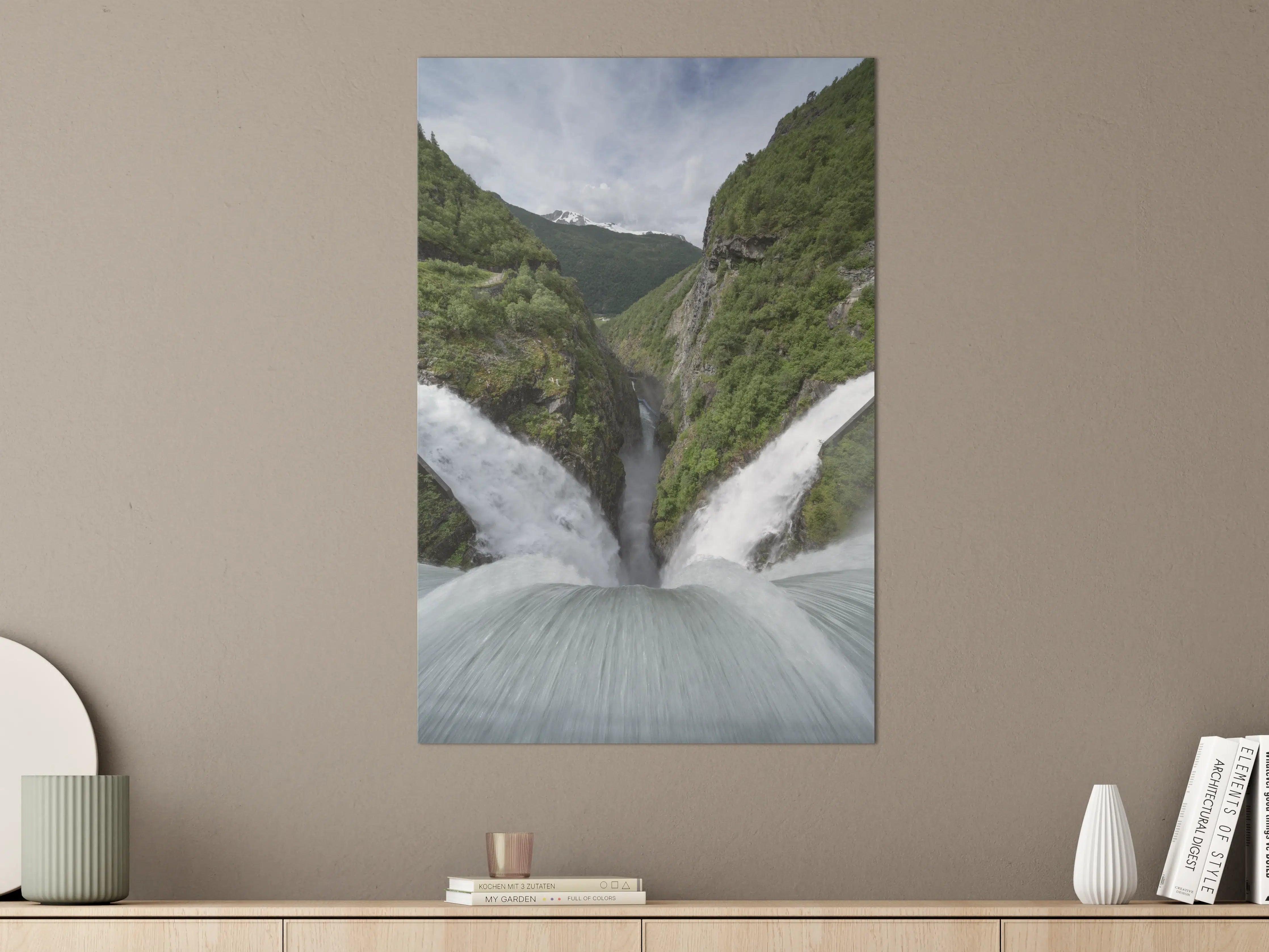 Große Wandbilder - Grauer Wasserfall in Grünen Bergen