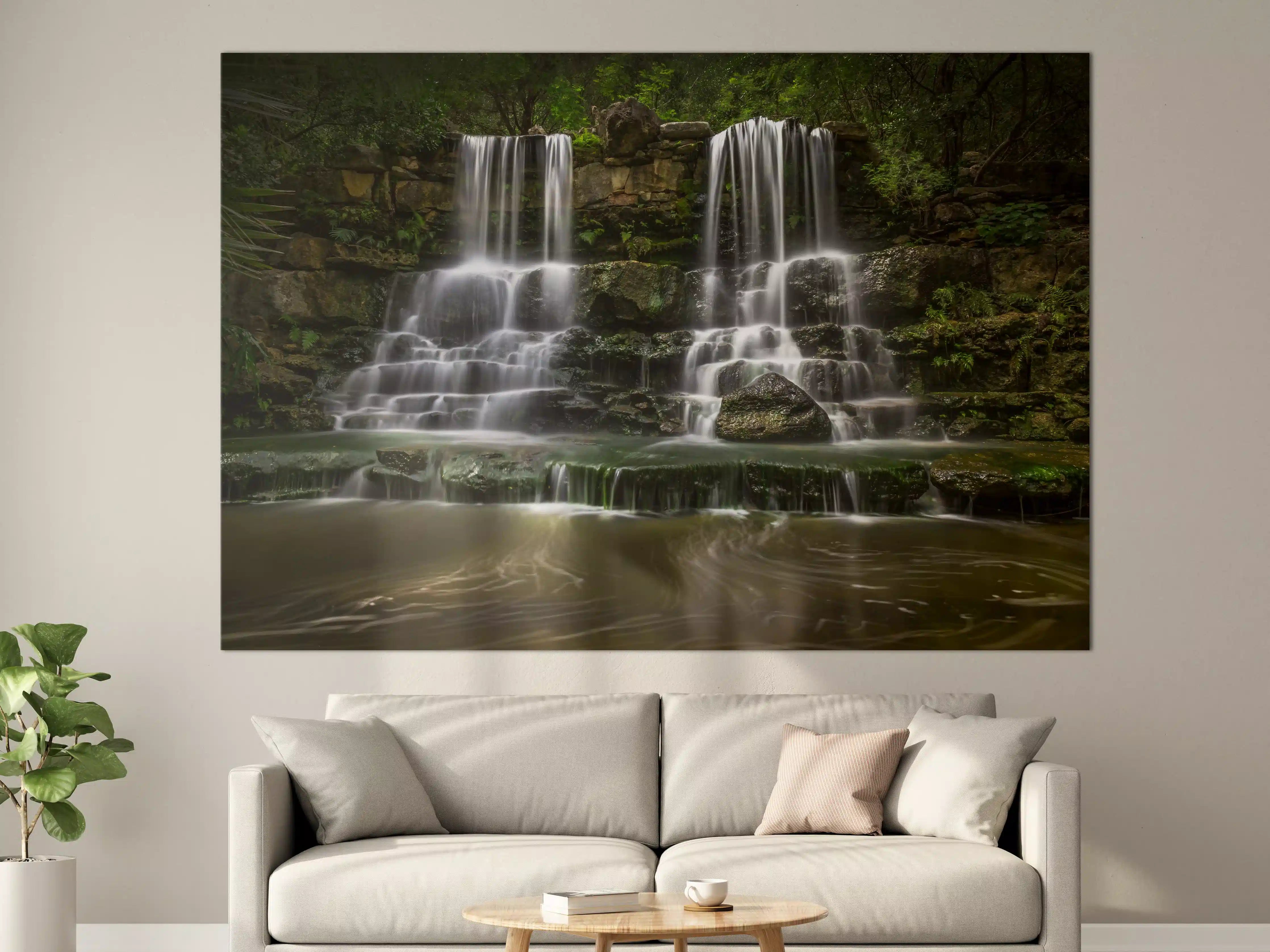 Große Wandbilder - Grauer Wasserfall in smaragdgrüner Natur