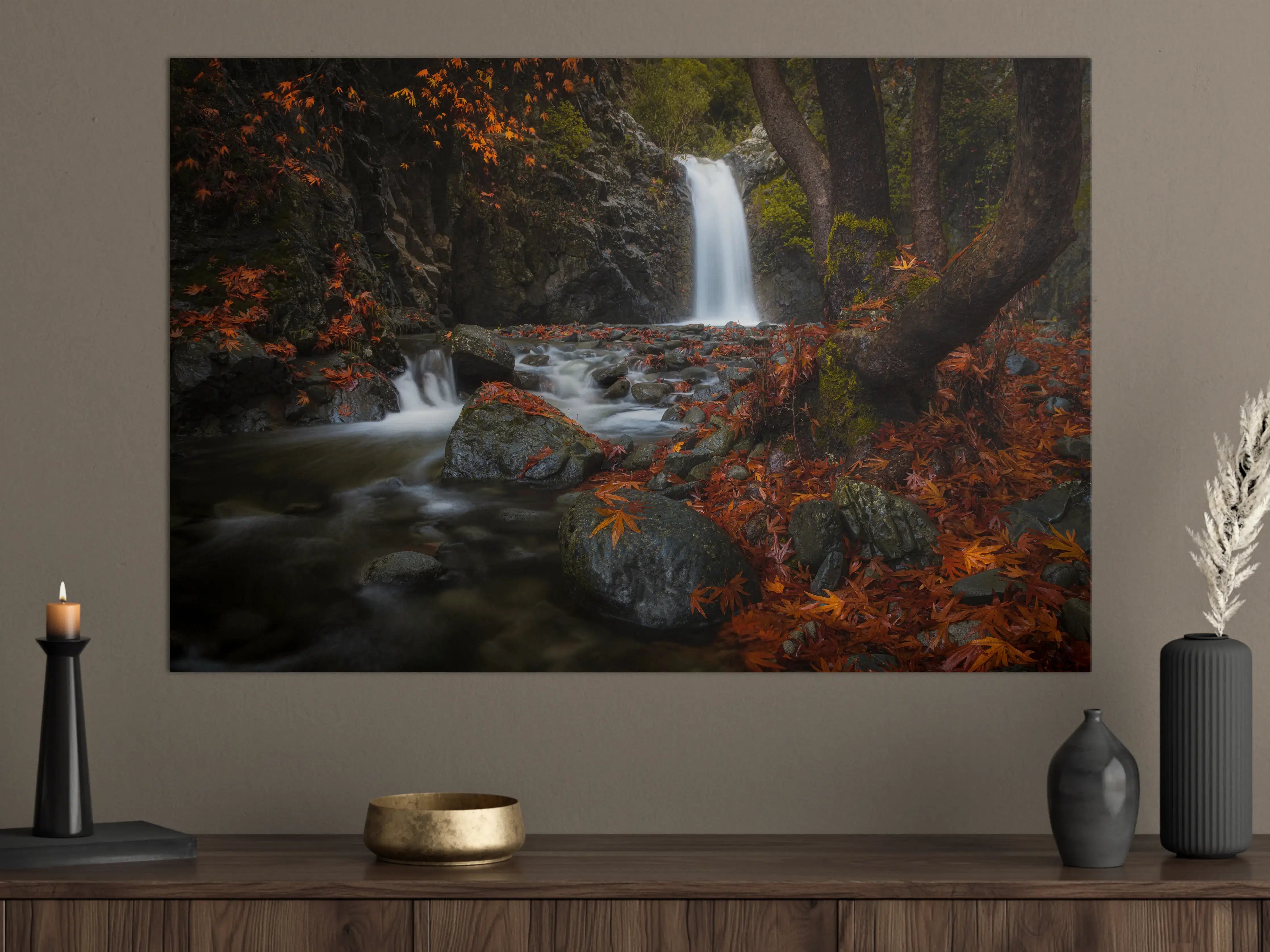 Große Wandbilder - Herbstlicher Wasserfall inmitten des Waldes