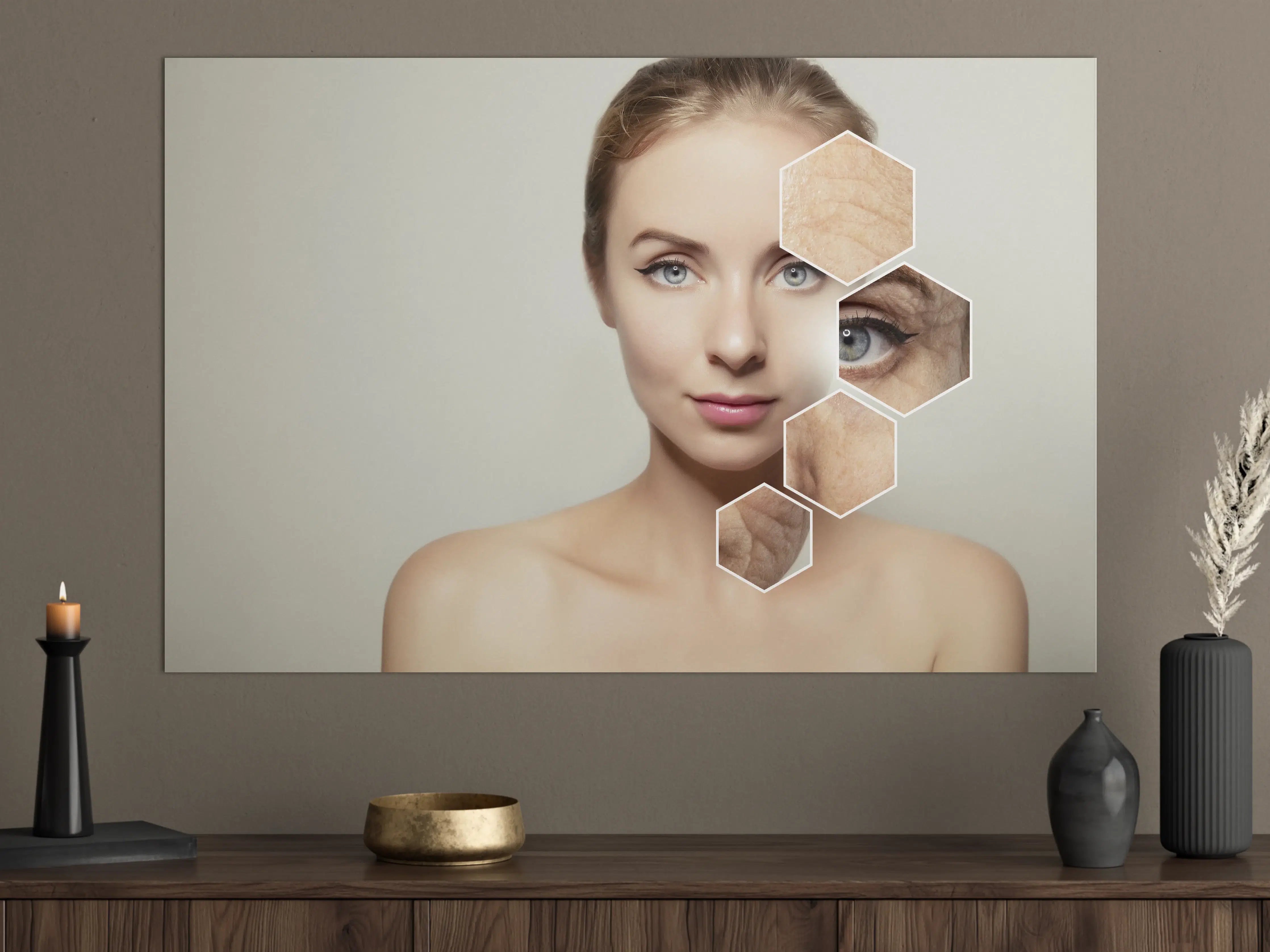 Große Wandbilder - Junge Frau mit Grafikelementen alter Haut