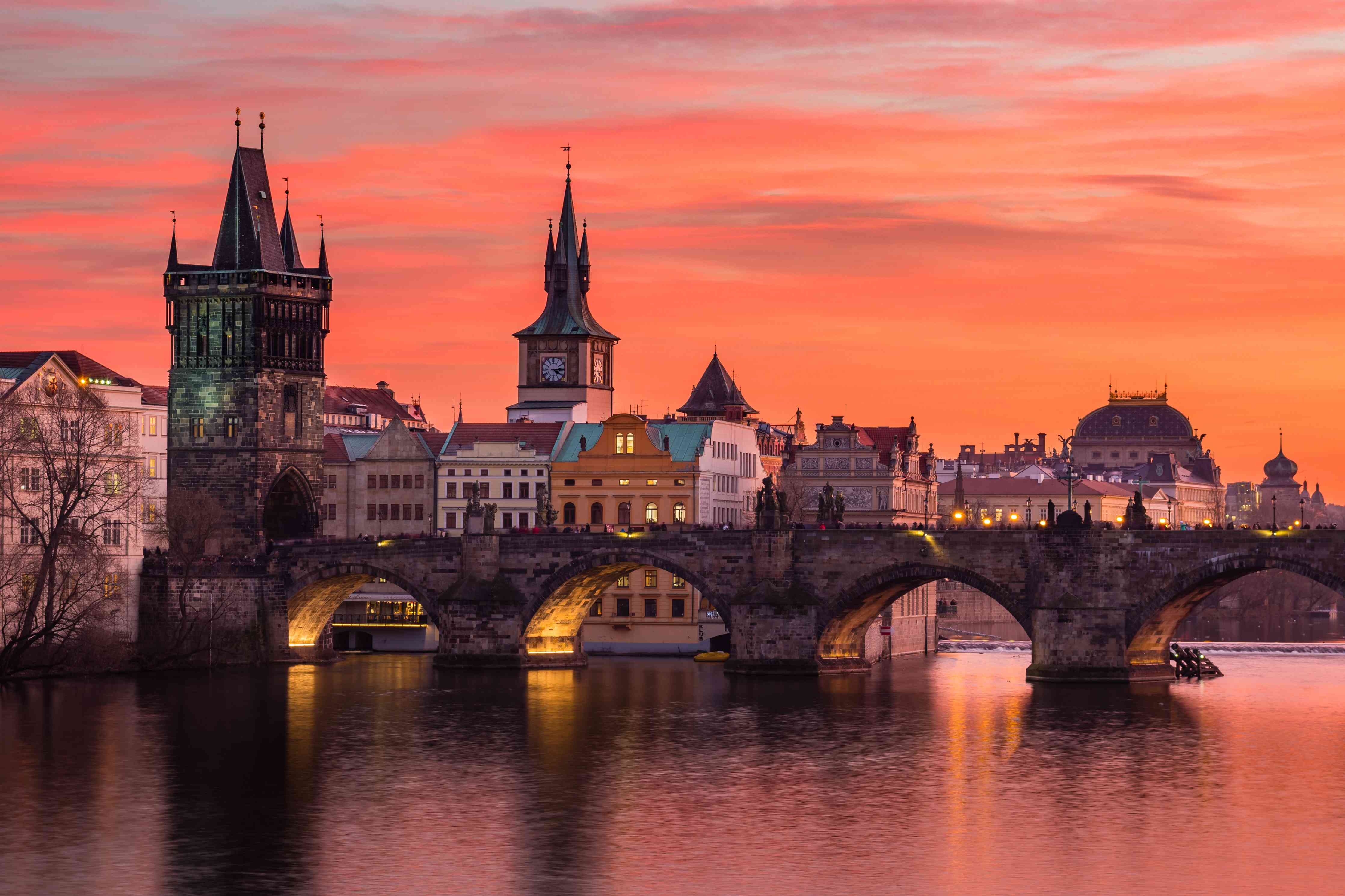 Große Wandbilder-Karlsbrücke in Prag bei Sonnenuntergang 