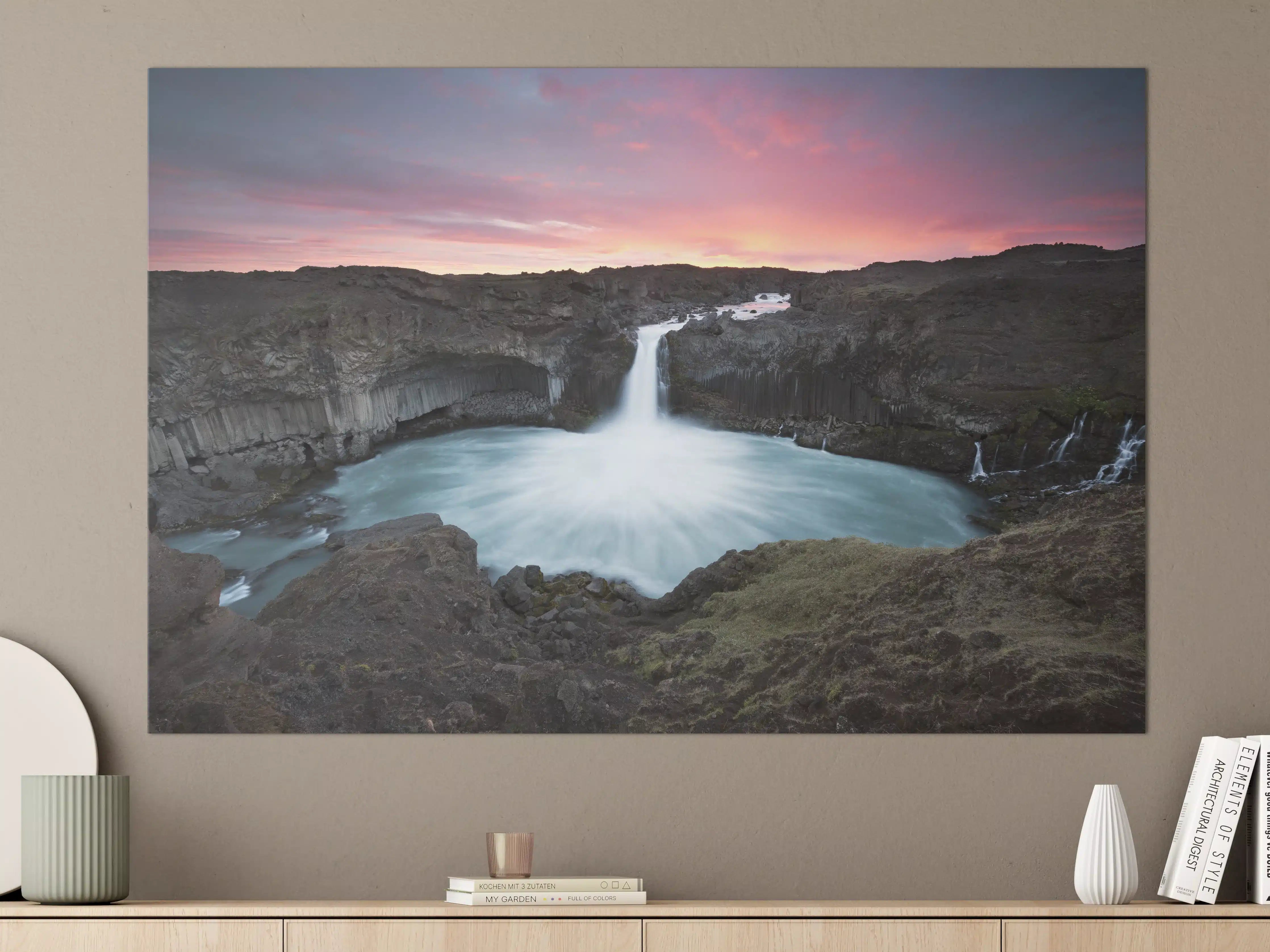 Große Wandbilder - Kraftvoller Wasserfall bei Sonnenuntergang