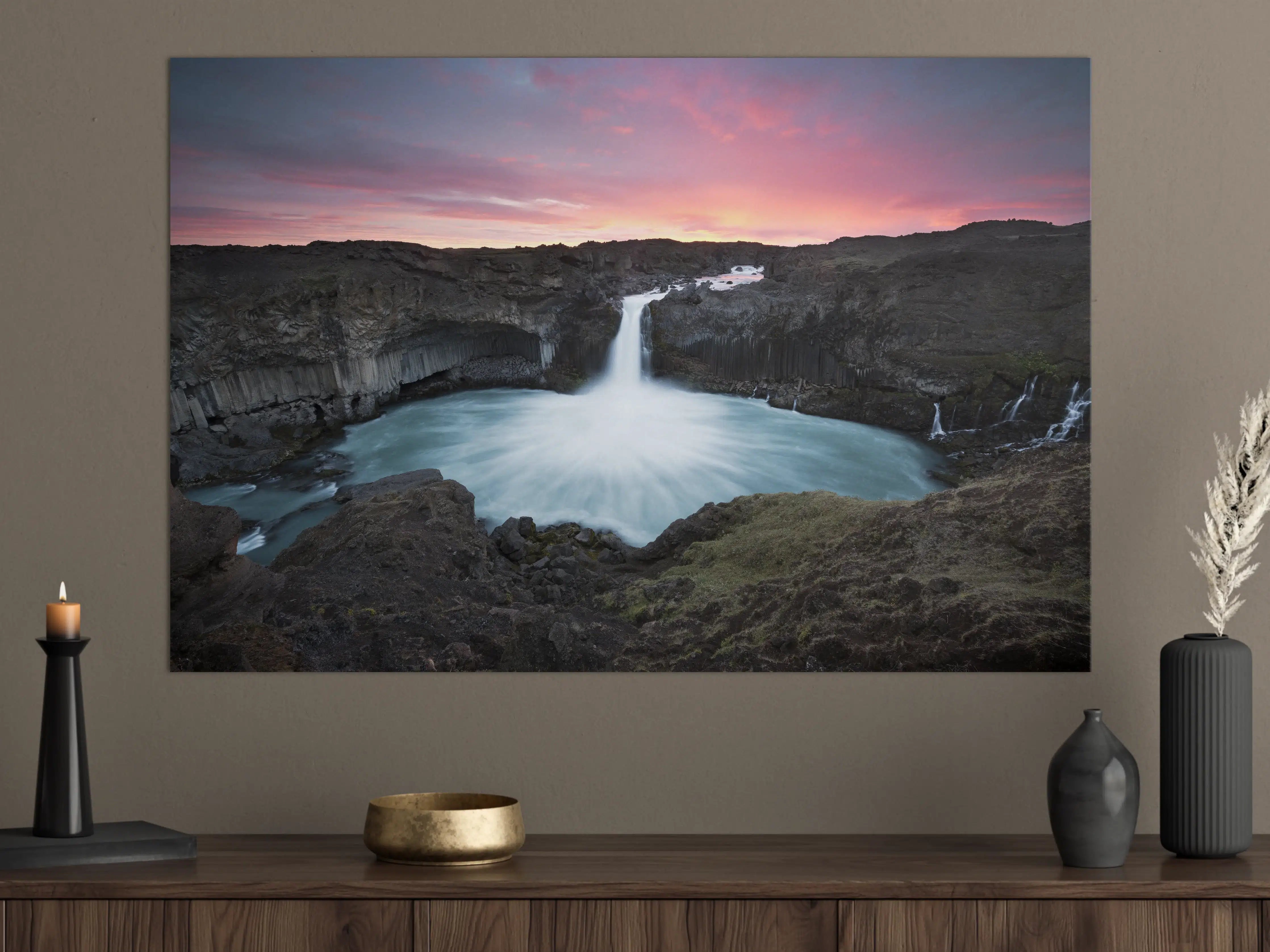 Große Wandbilder - Kraftvoller Wasserfall bei Sonnenuntergang