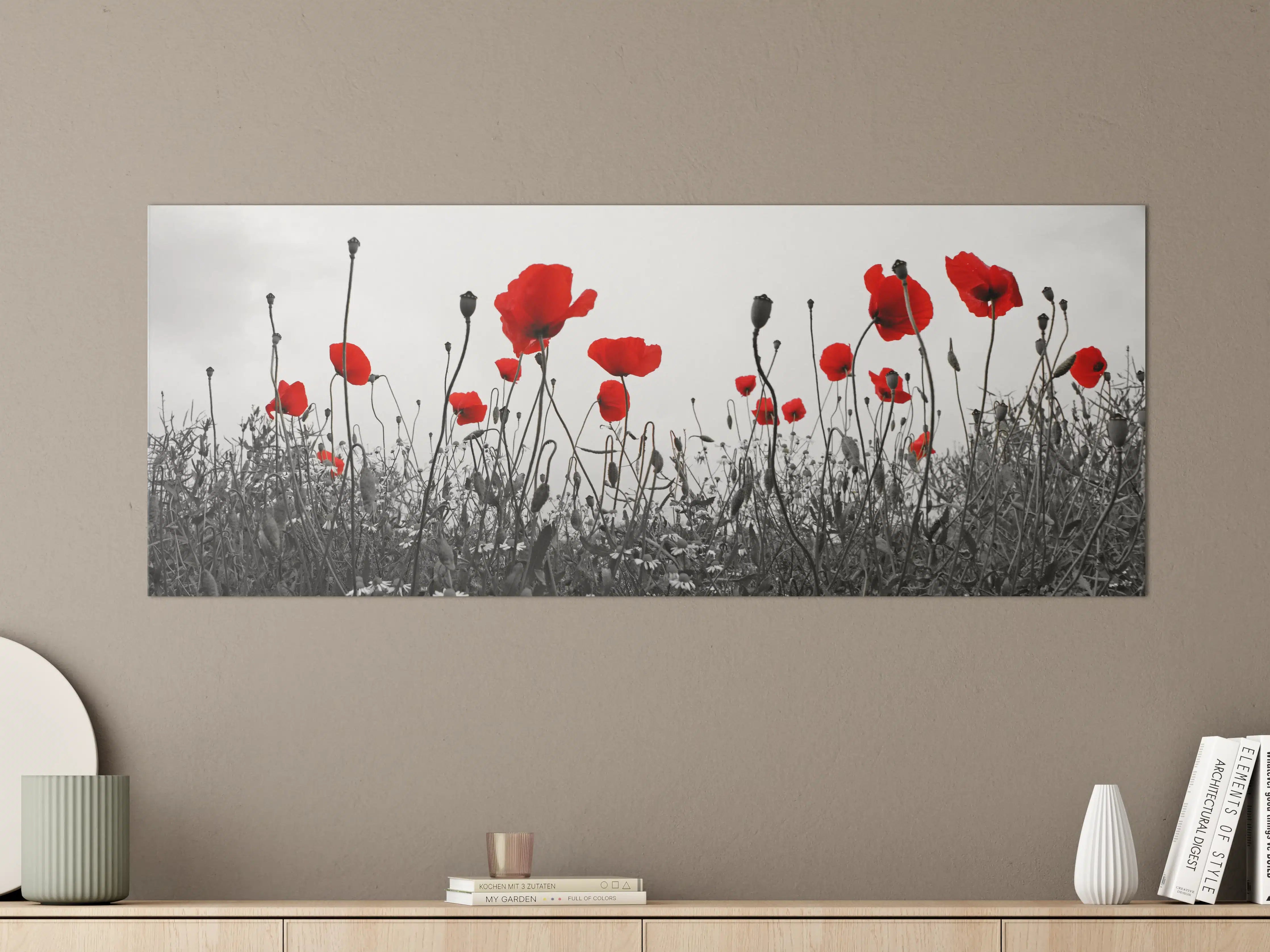 Große Wandbilder - Leuchtende Mohnblumen vor grauem Himmel