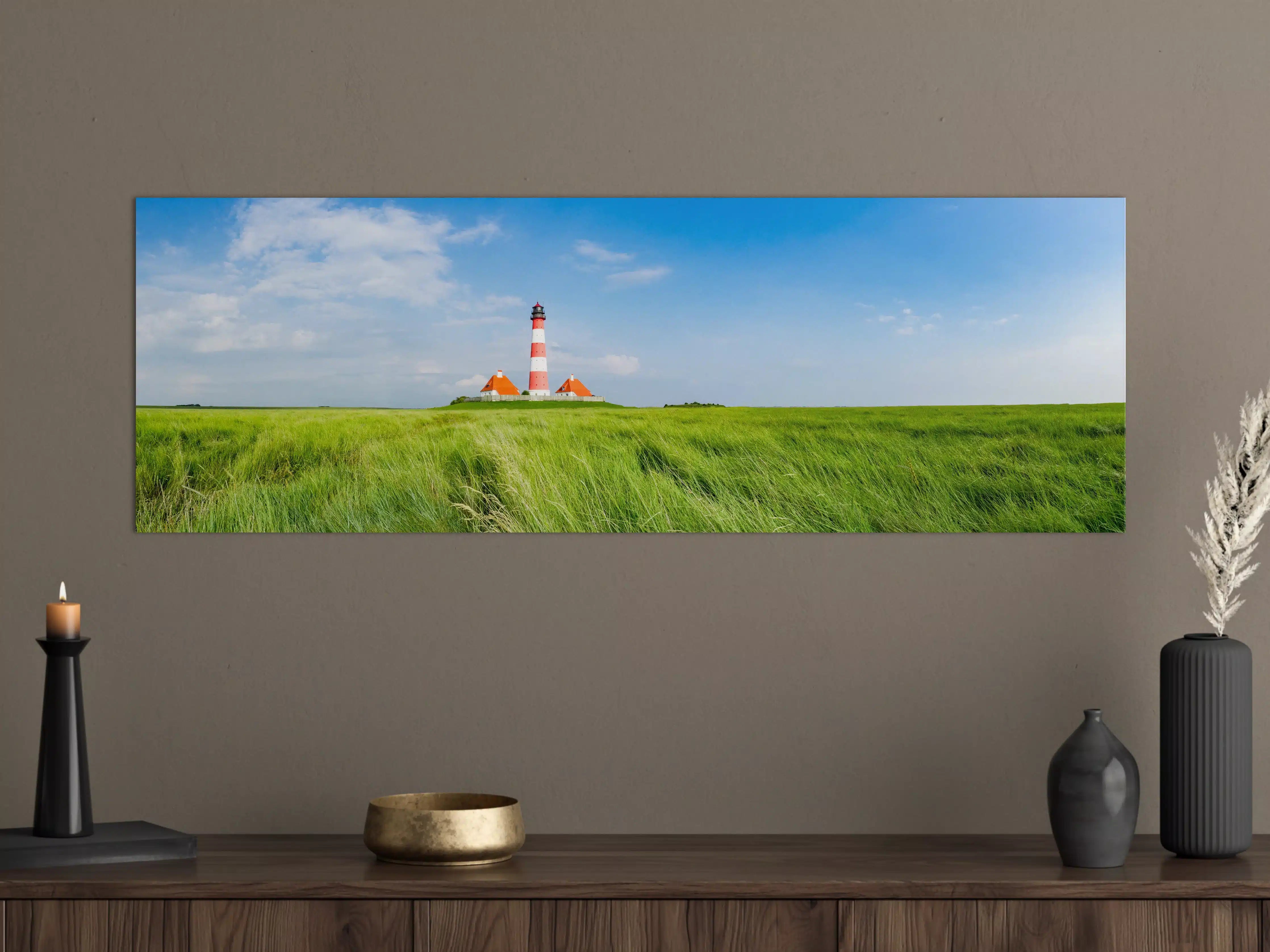 Große Wandbilder - Leuchtturm in der grünen Landschaft