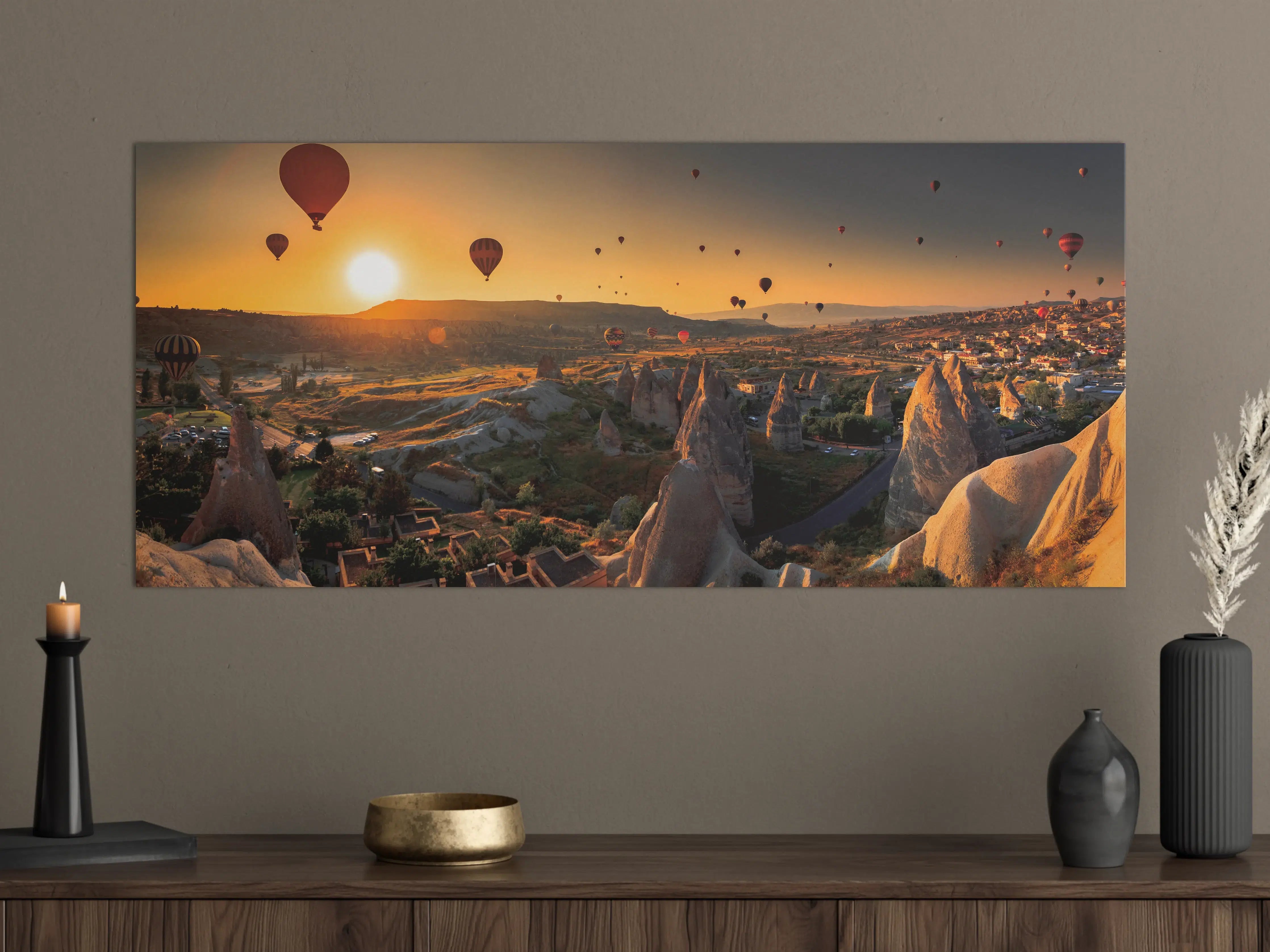 Große Wandbilder - Luftballons über atemberaubender Landschaft bei Sonnenuntergang